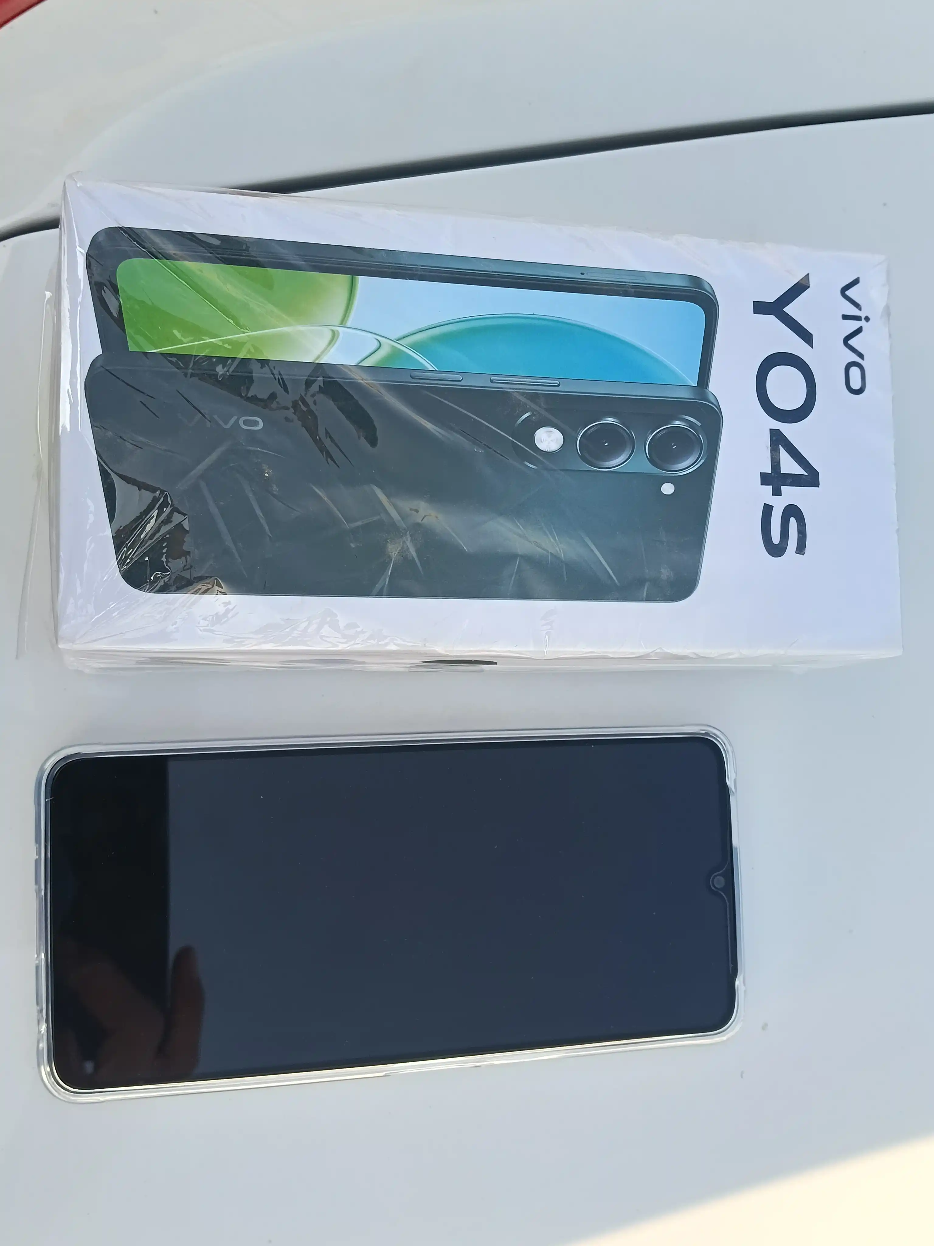 Mobil telefon Vivo Y04s 6/256 GB, 90 Hz displey, 6000 mAh batareya