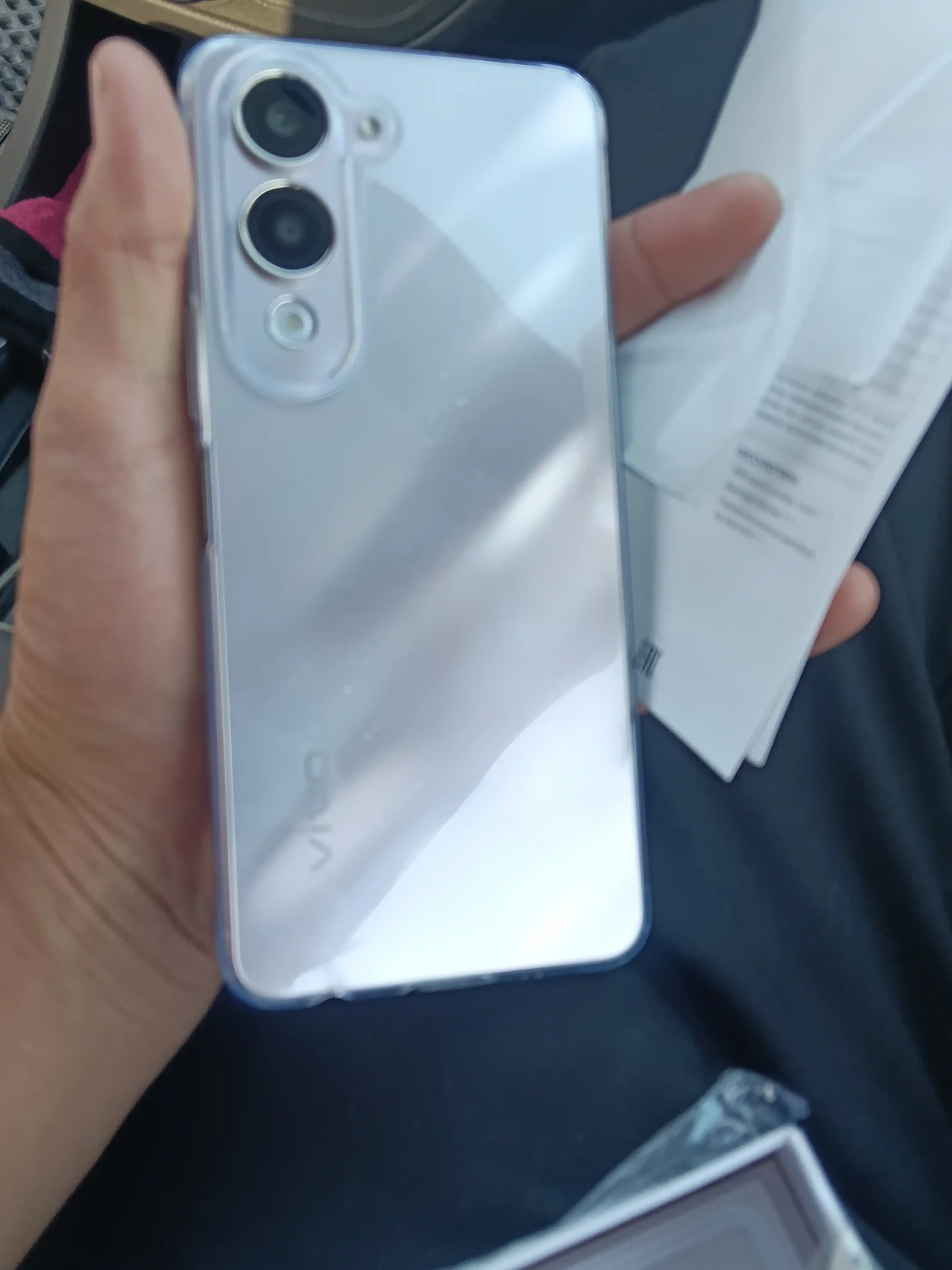 Mobil telefon Vivo Y04s 6/256 GB, 90 Hz displey, 6000 mAh batareya