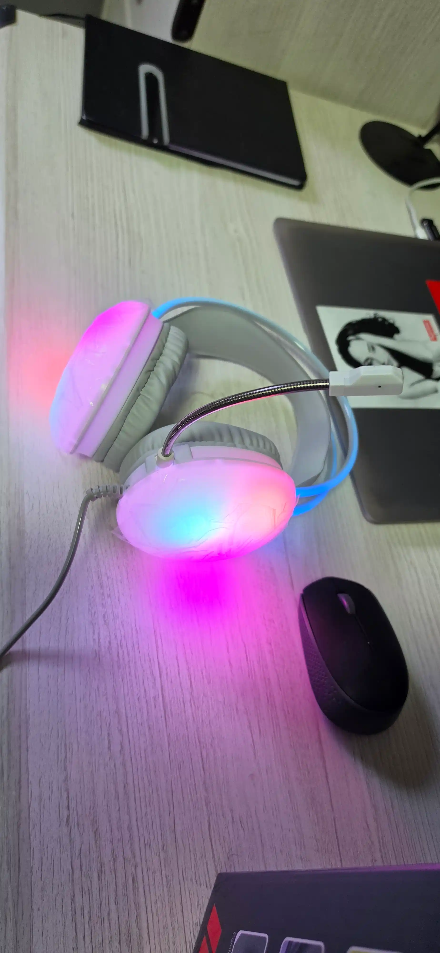 V8 Gaming Headset — игровые наушники с RGB подсветкой