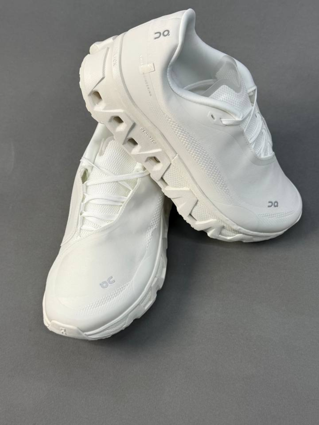 On Cloud Tec krossovka erkaklar uchun, Made in Vietnam, 40–44