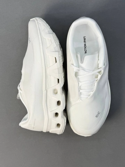 On Cloud Tec krossovka erkaklar uchun, Made in Vietnam, 40–44