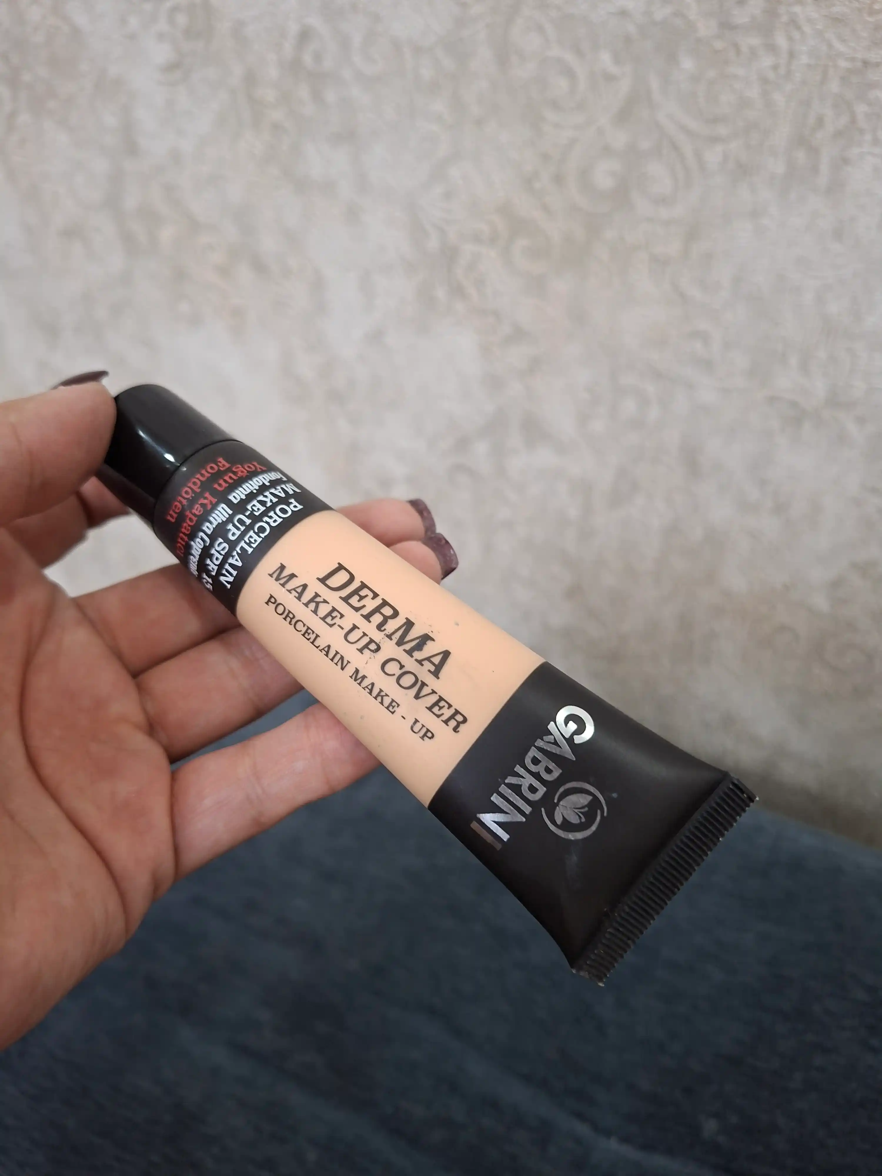 Matlovchi tonal kremi Gabrini Derma, makiyaj ostiga, SPF 15