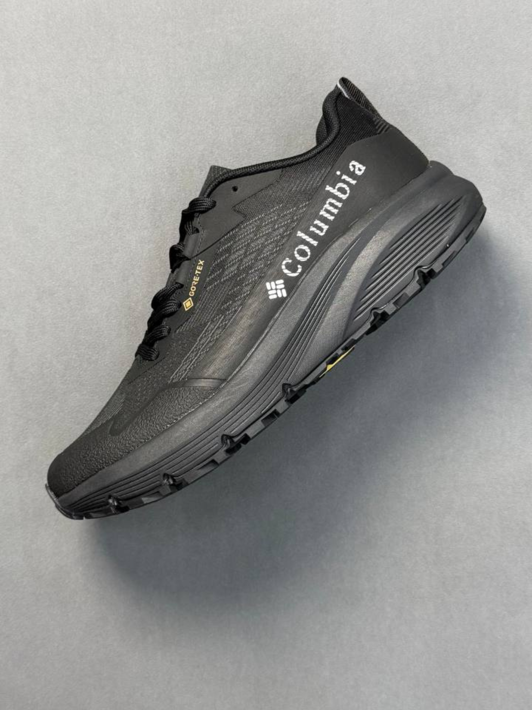 Columbia GORE-TEX erkaklar krossovkasi, Made in Vietnam, 40–44