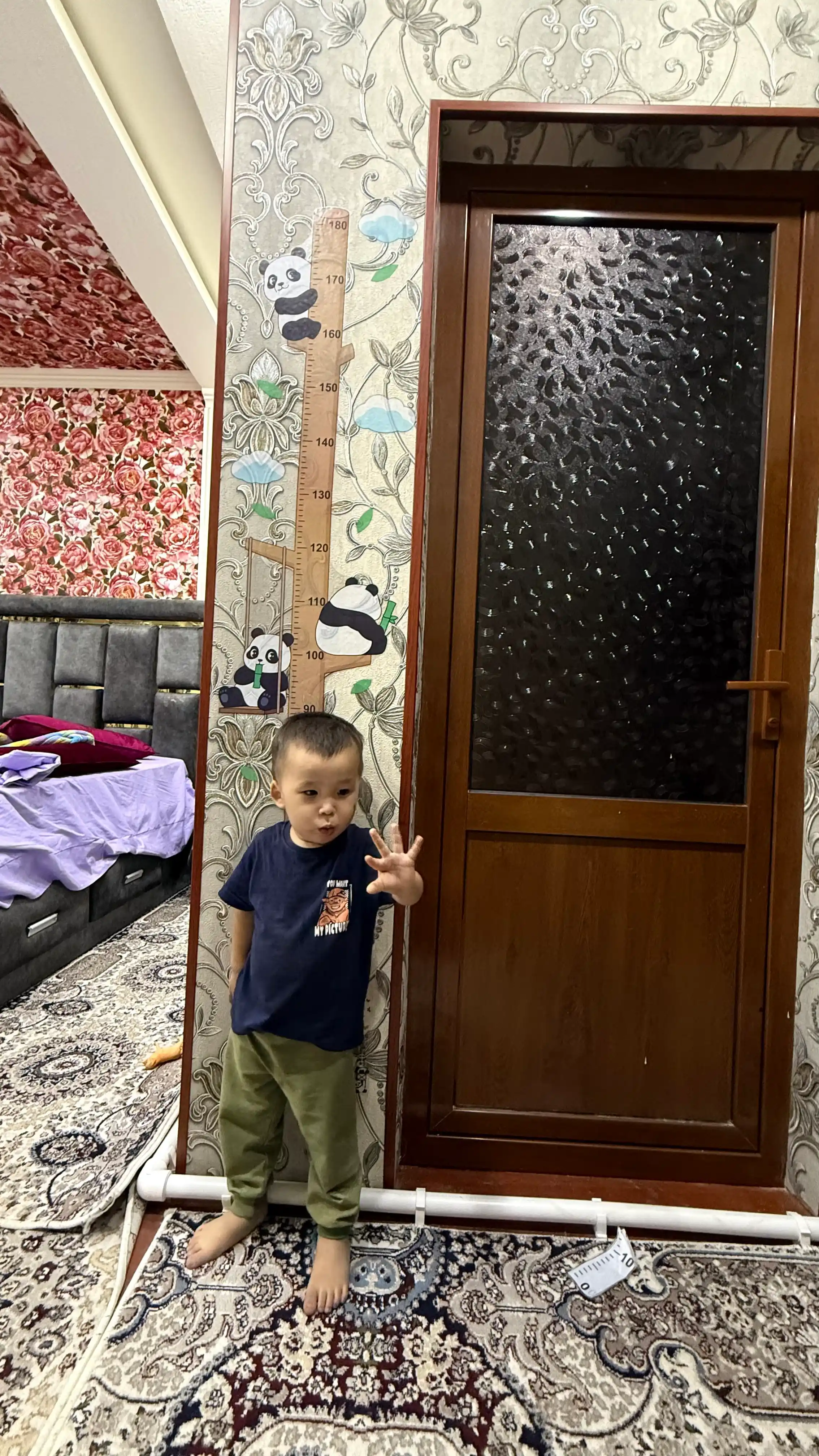 Bolalar bo‘yi o‘lchov lineykasi devorga yopishtiriladigan
