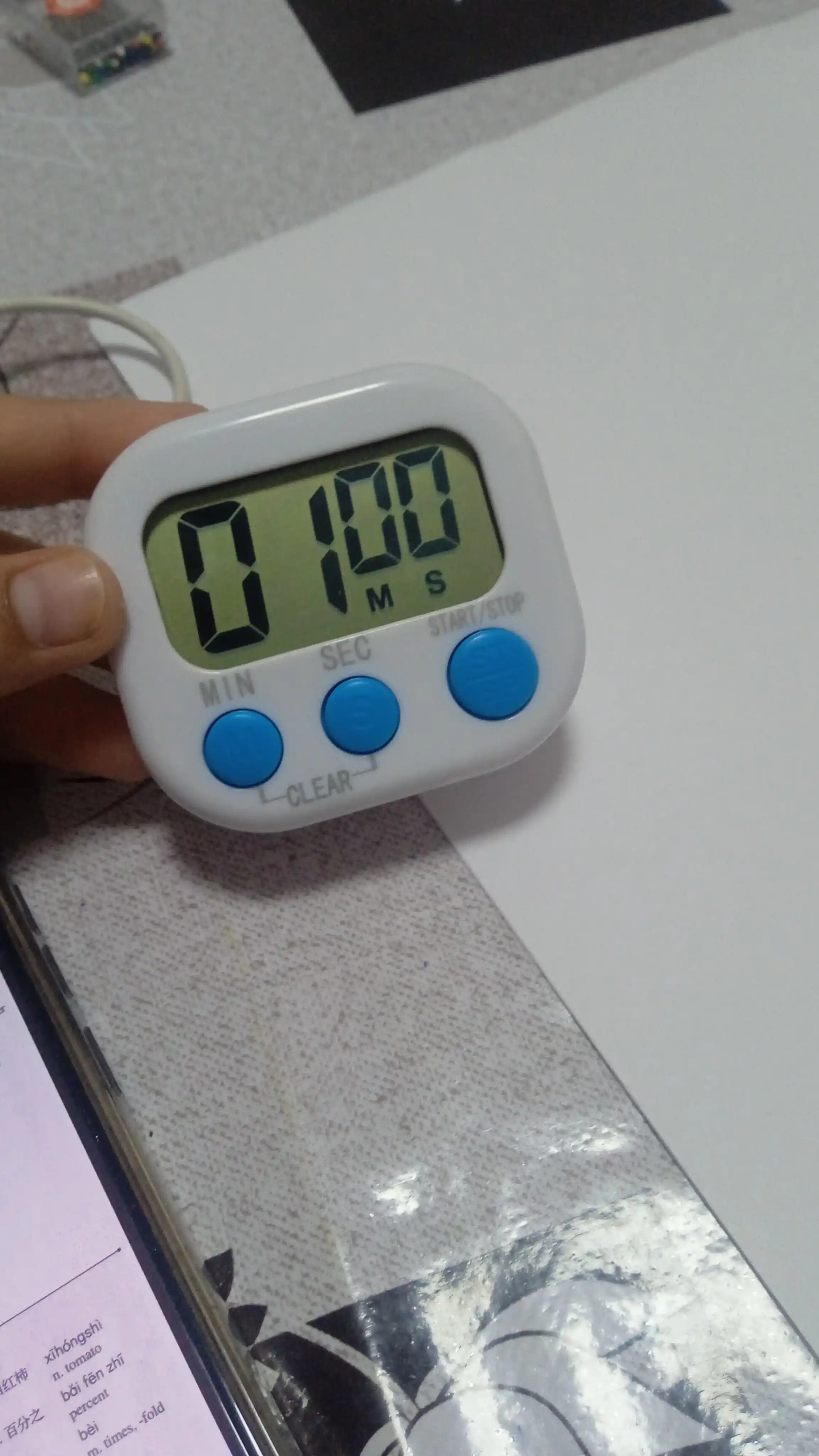 Magnitdagi elektron oshxona taymer, baland ovozli signal, tuxum qaynatish uchun
