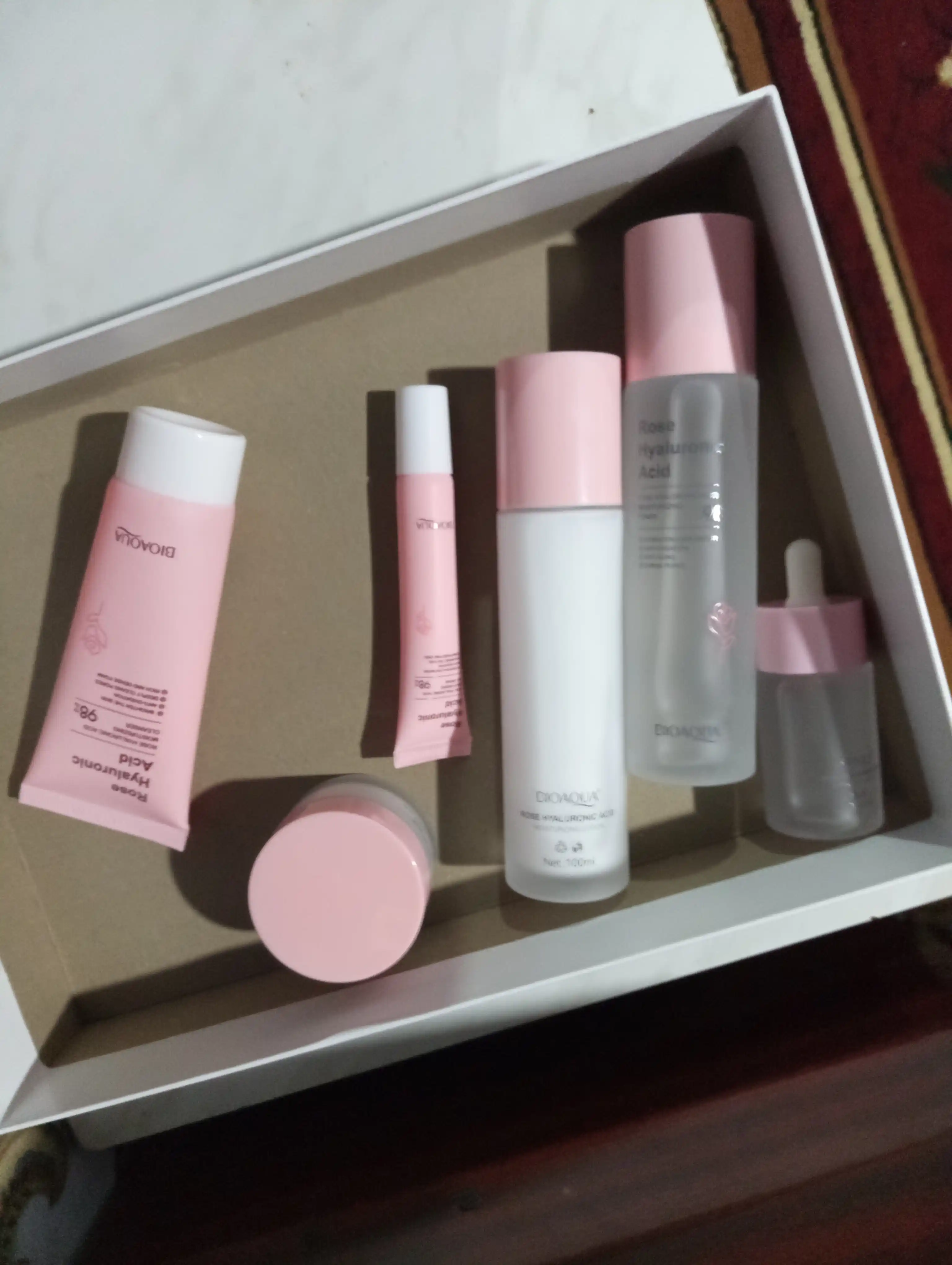 Подарочный набор для ухода за лицом Rose Hyaluronic Acid, 6 в 1 — увлажнение, сияние