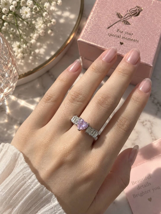 Кольцо Pandora, с розовым камнем в форме сердца, в коробочке для колец