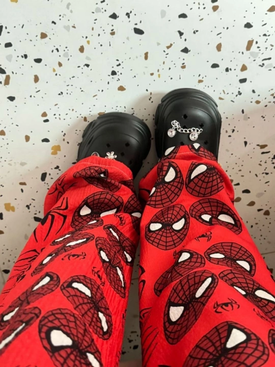 Ayollar uchun Spider Man pижама shalvar to'plami