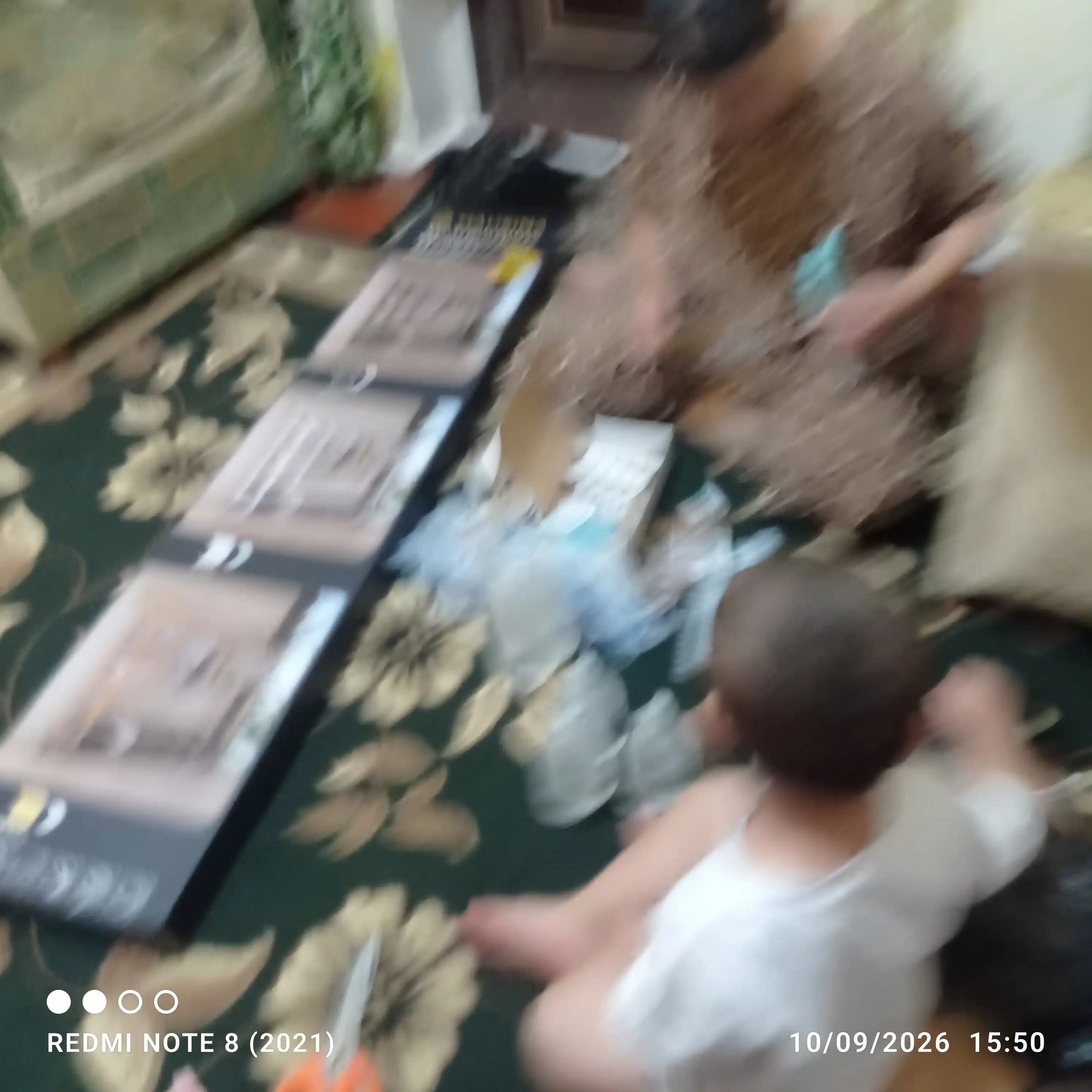 Многофункциональная металлическая вешалка с полками для хранения