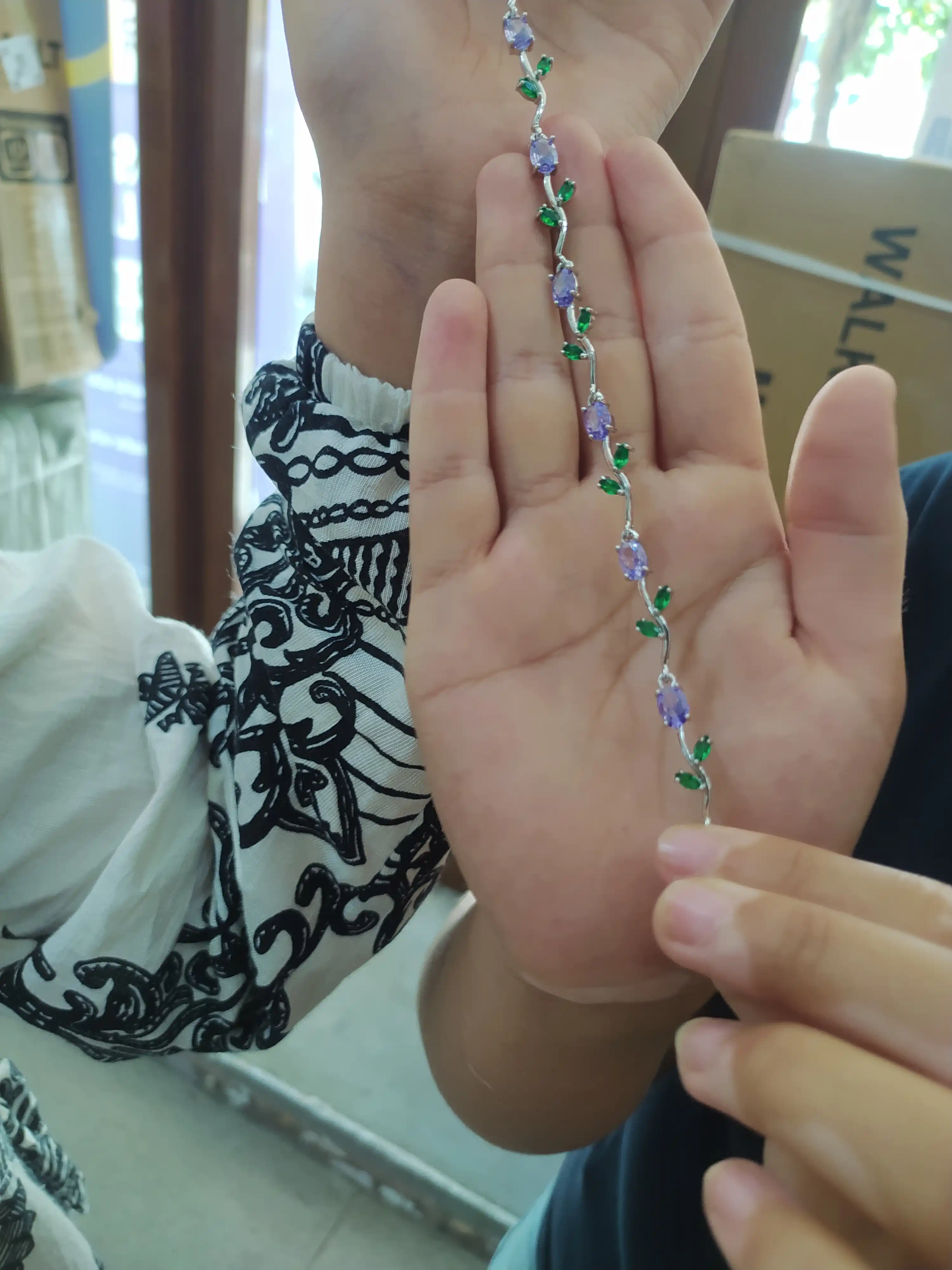 Ayollar bilaguzuklari, ayollar va qizlar uchun aksessuarlar, lola bilaguzuk