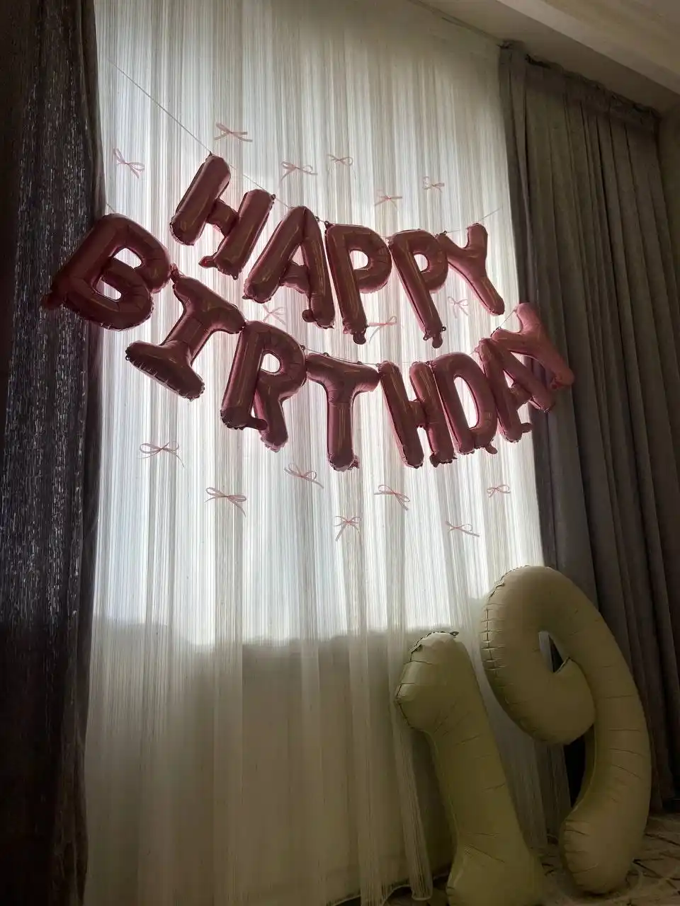 Шарики буквы "Happy Birthday", надпись на стену