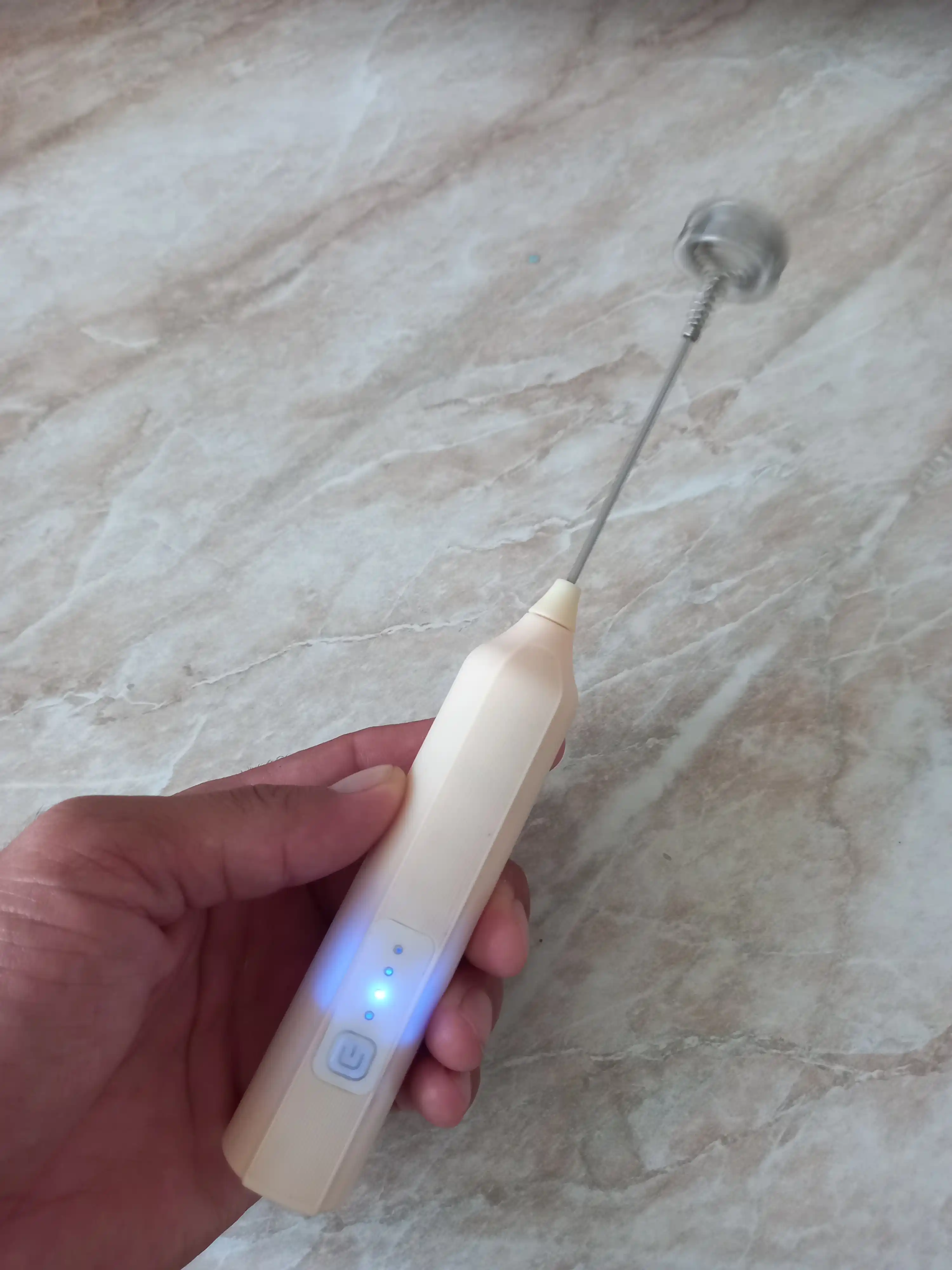 Kapuchinator, 3 tezlikli sozlamali elektr sut ko'piklagich