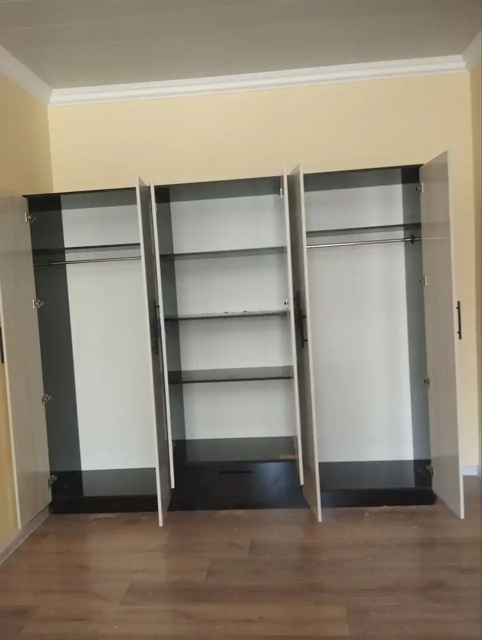 6 eshikli shkaf 6 eshikli oynali shkaf Neoklassika uslubidagi shkaf Yotoqxona uchun