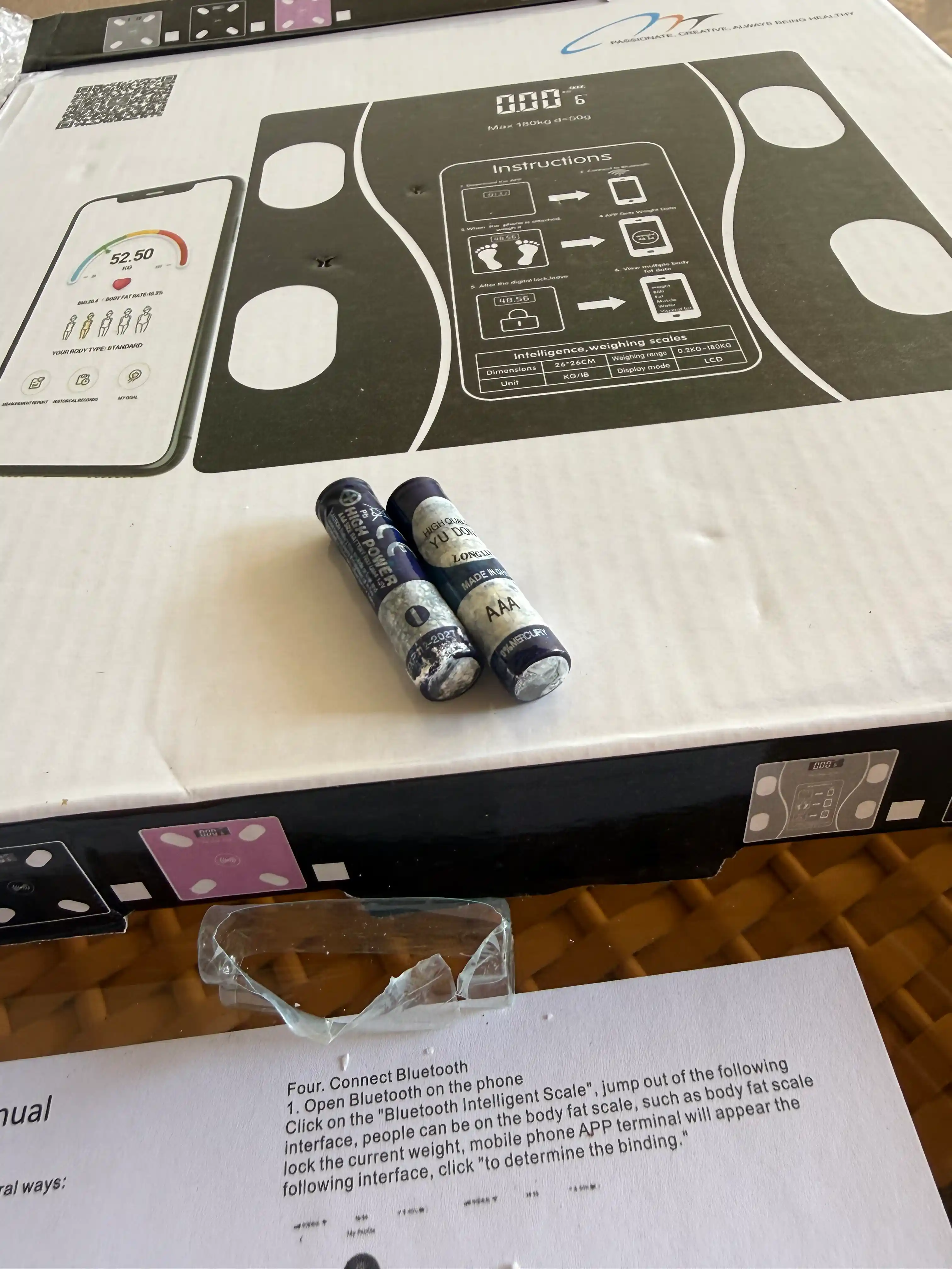 180 kg gacha maksimal yuk ko‘tara oladigan, displeyli elektron pol tarozisi.
