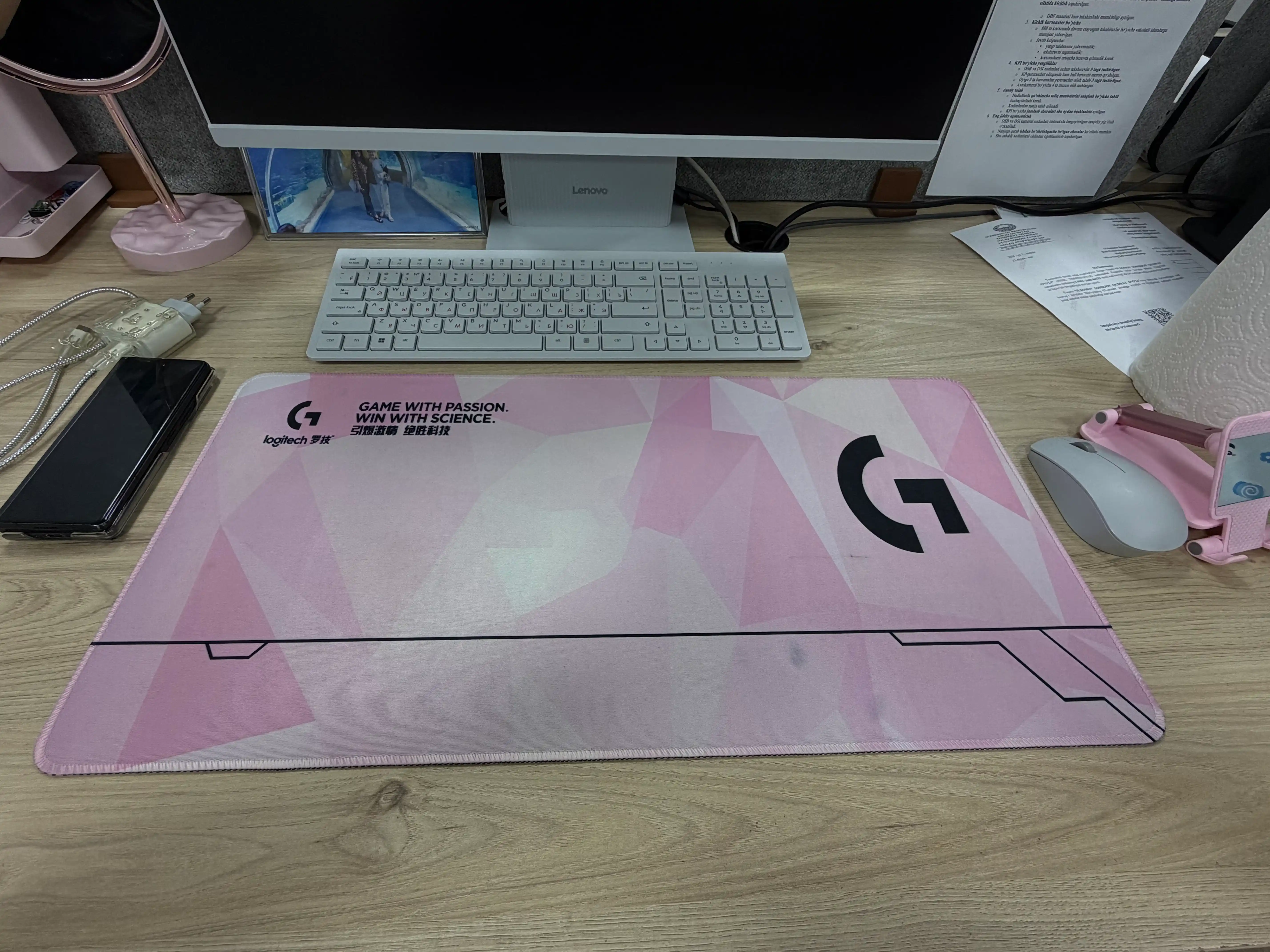Logitech G o‘yin sichqoncha gilamchasi 60×30 sm, pushti, tikilgan chet, sirpanmaydigan 