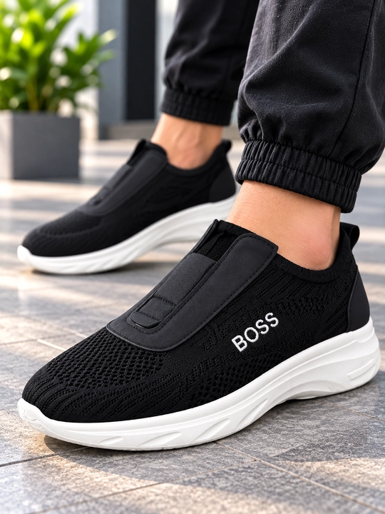 Erkaklar qora krossovkasi — slipon