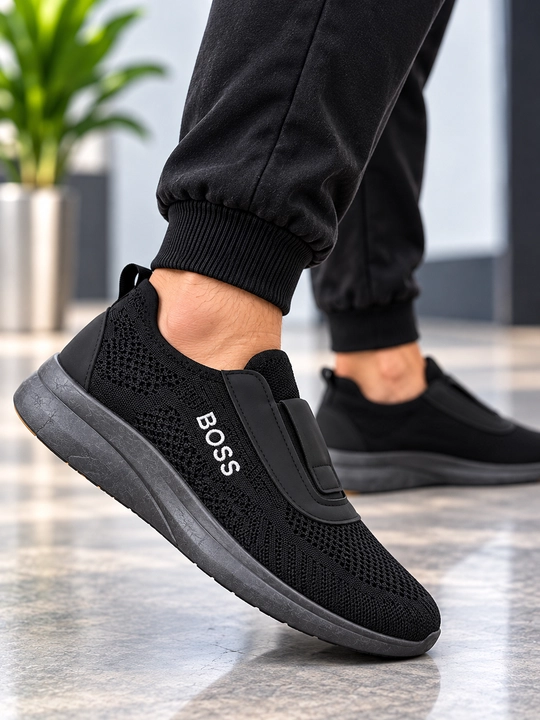 Erkaklar qora krossovkasi — slipon