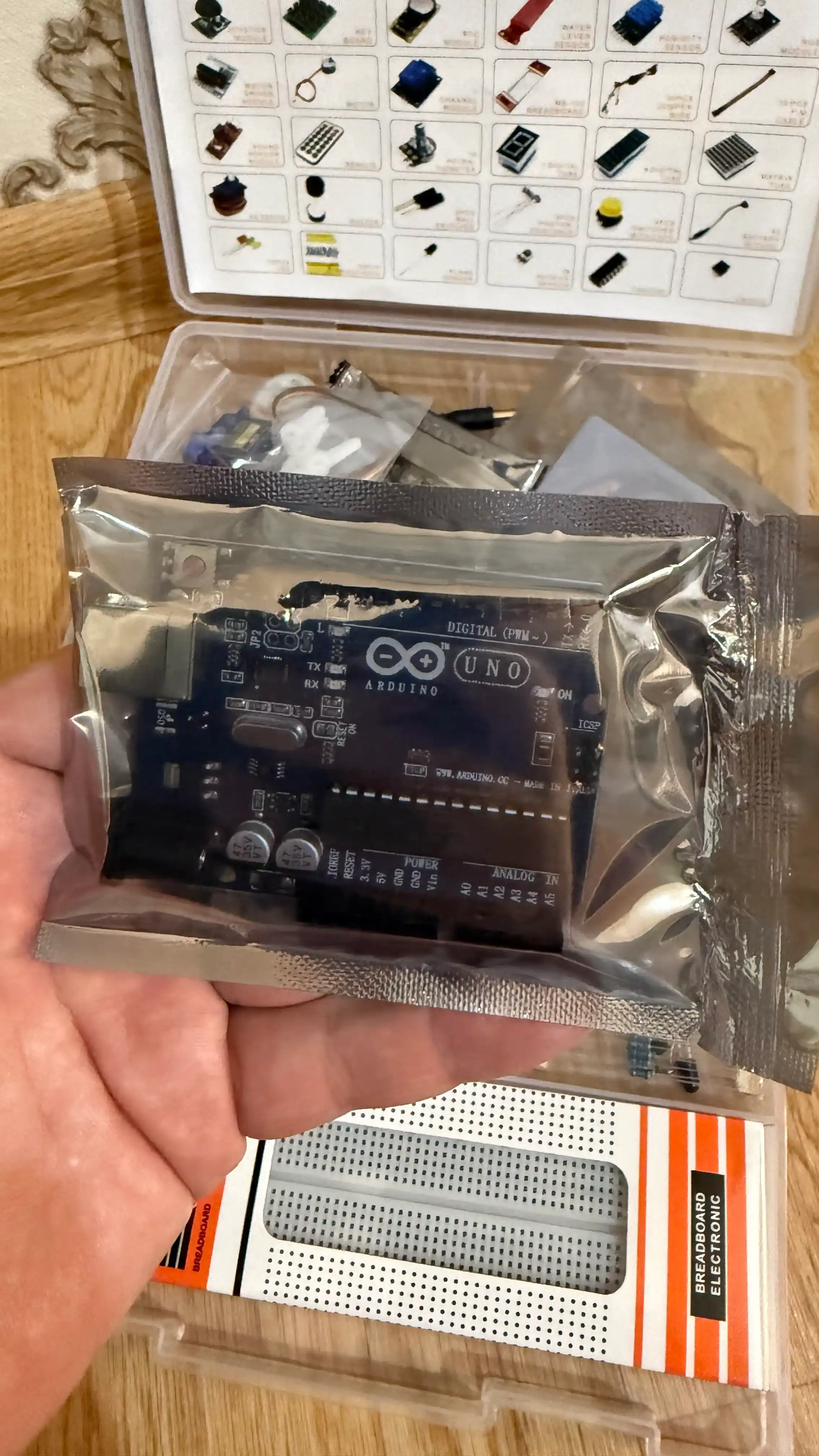 Arduino UNO DIP R3 Upgraded Starter Kit — набор для электроники, 35+ компонентов