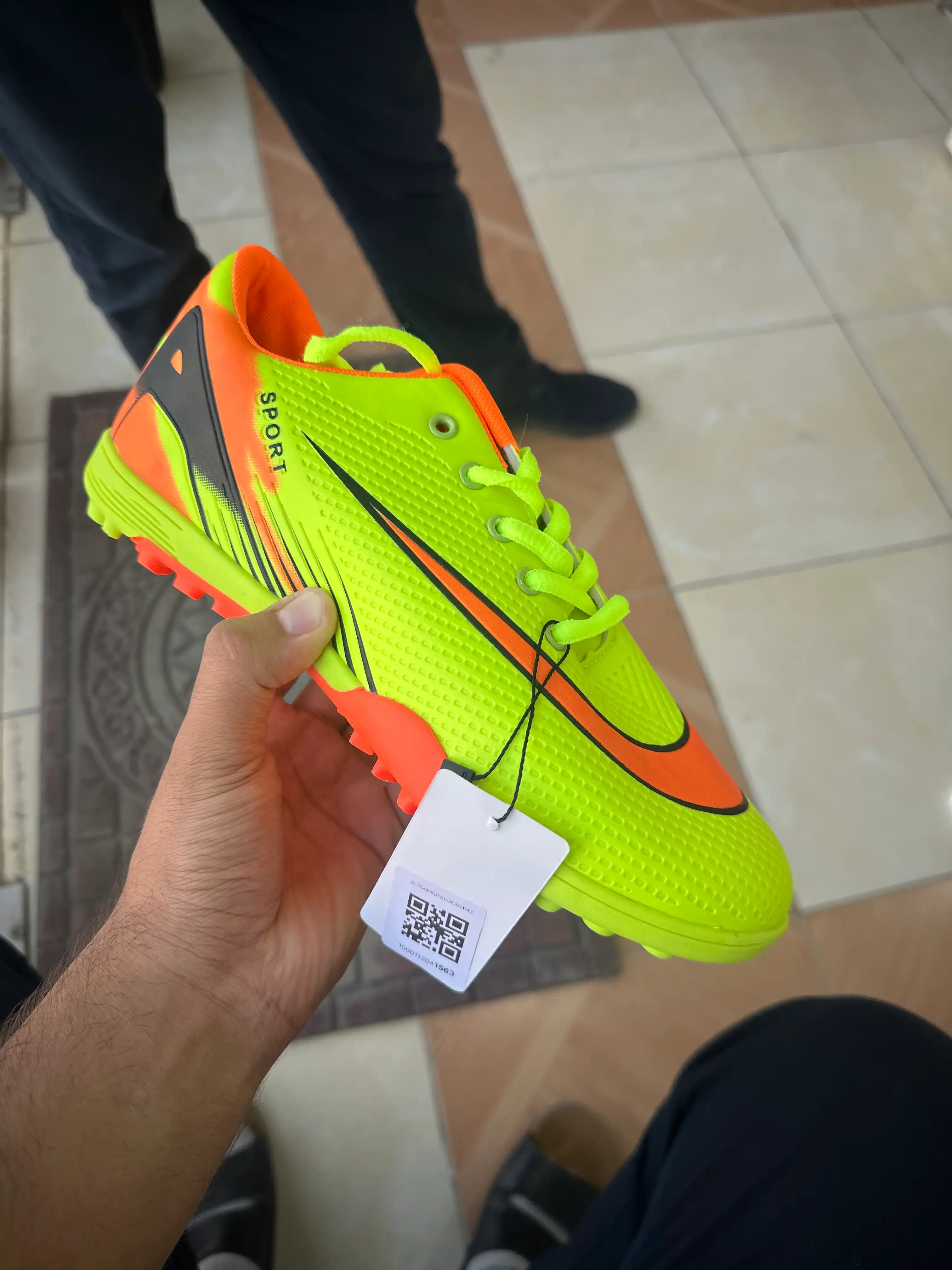 Futbol uchun qirq oyoqli butsi, erkaklar uchun