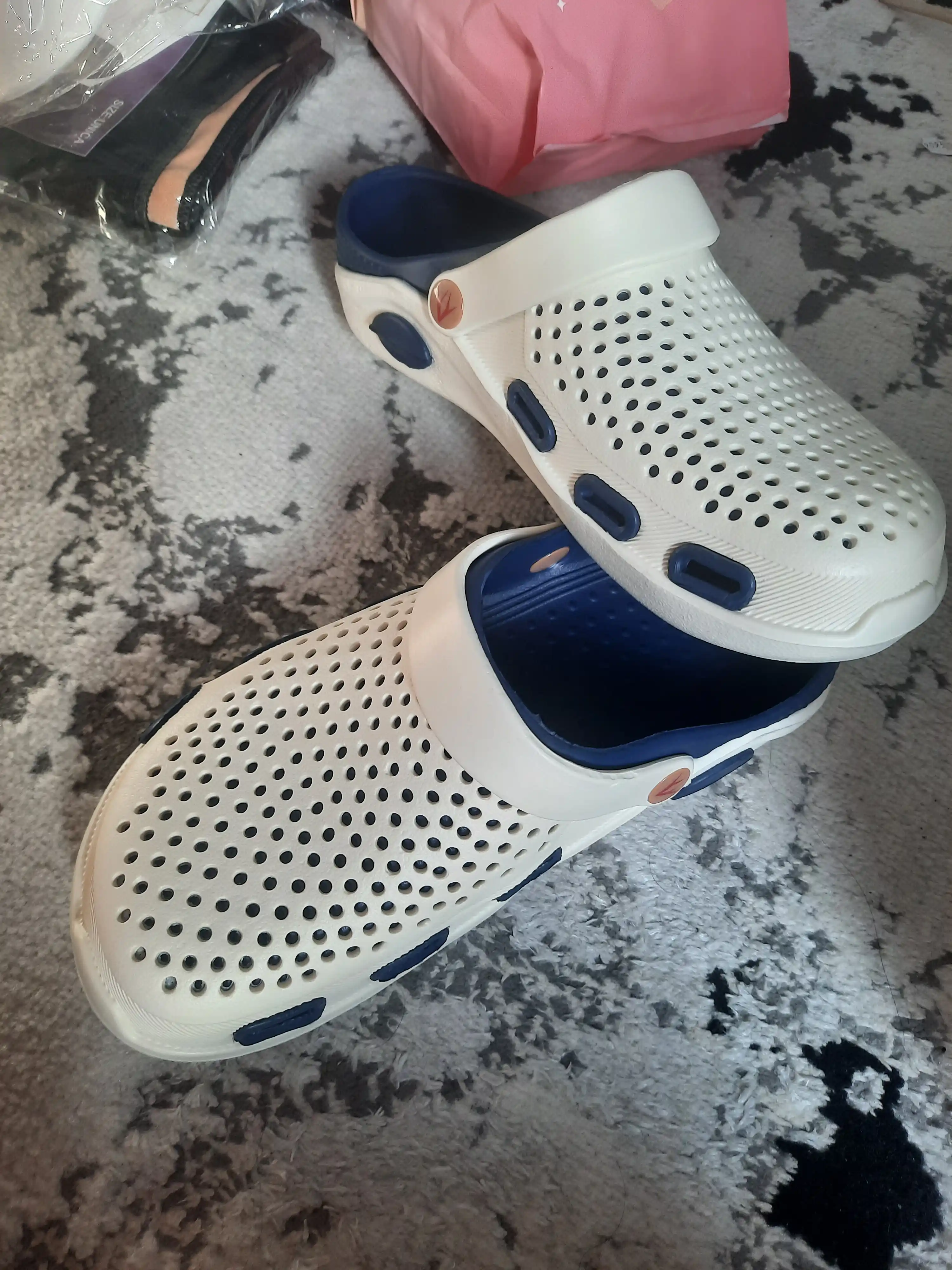 Ayollar uchun yengil EVA klog shippaklari Crocs uslubida