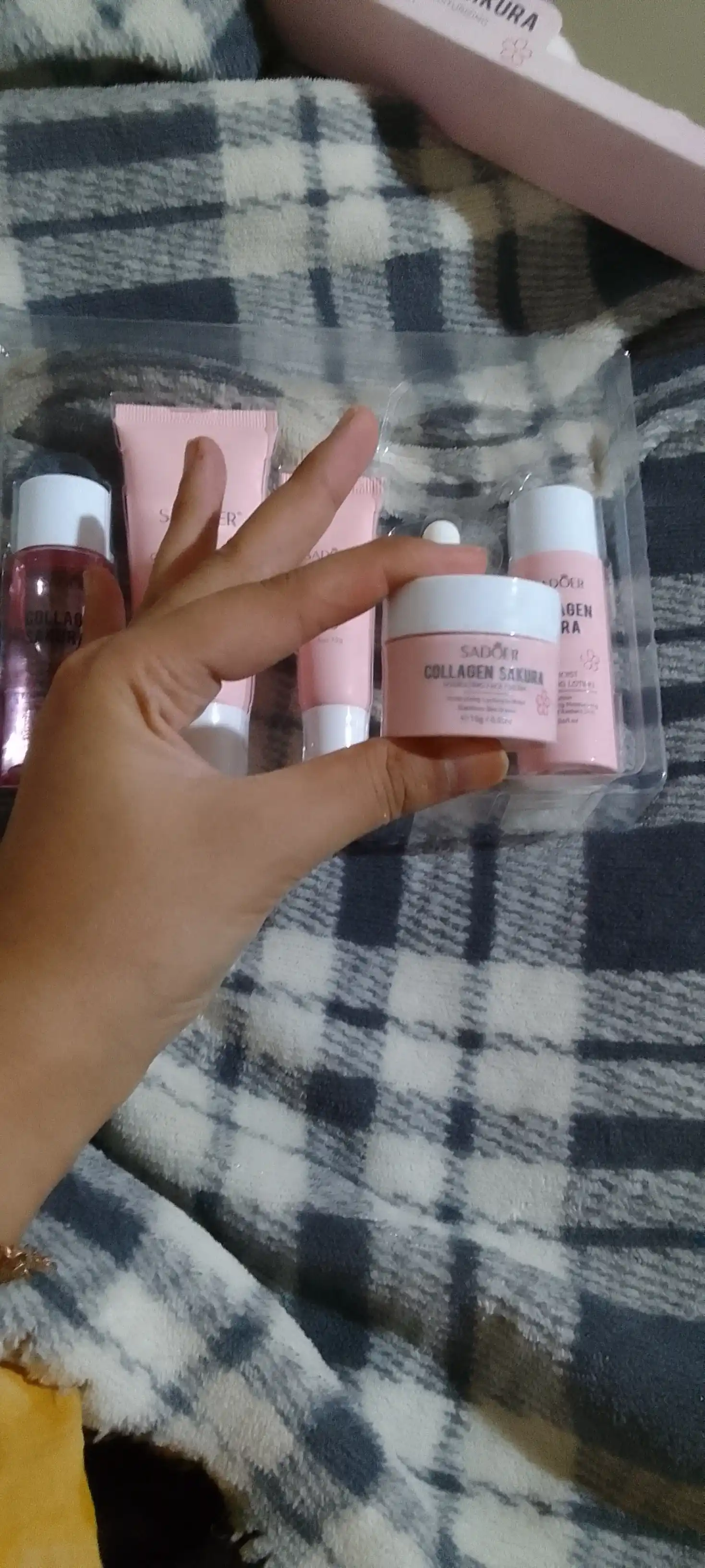 Collagen Sakura подарочный набор 6 в 1 для увлажнения и ухода за кожей лица