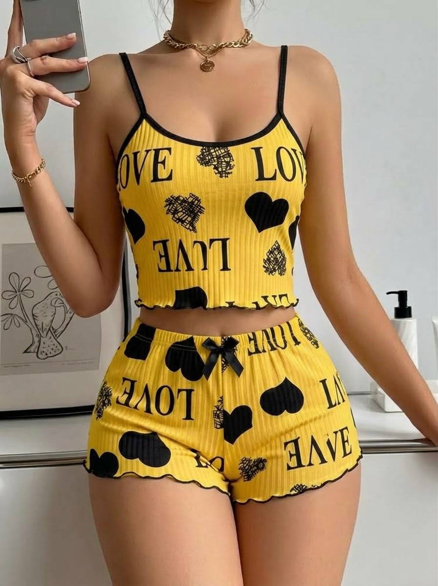 Ayollar pijamasi shortiklar bilan to‘plamda, uy kiyimi - 