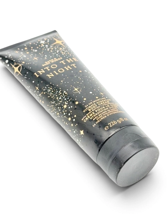 Bath & Body Works ayollar uchun tana kremi, namlantiruvchi va xushbo‘y, 226 g