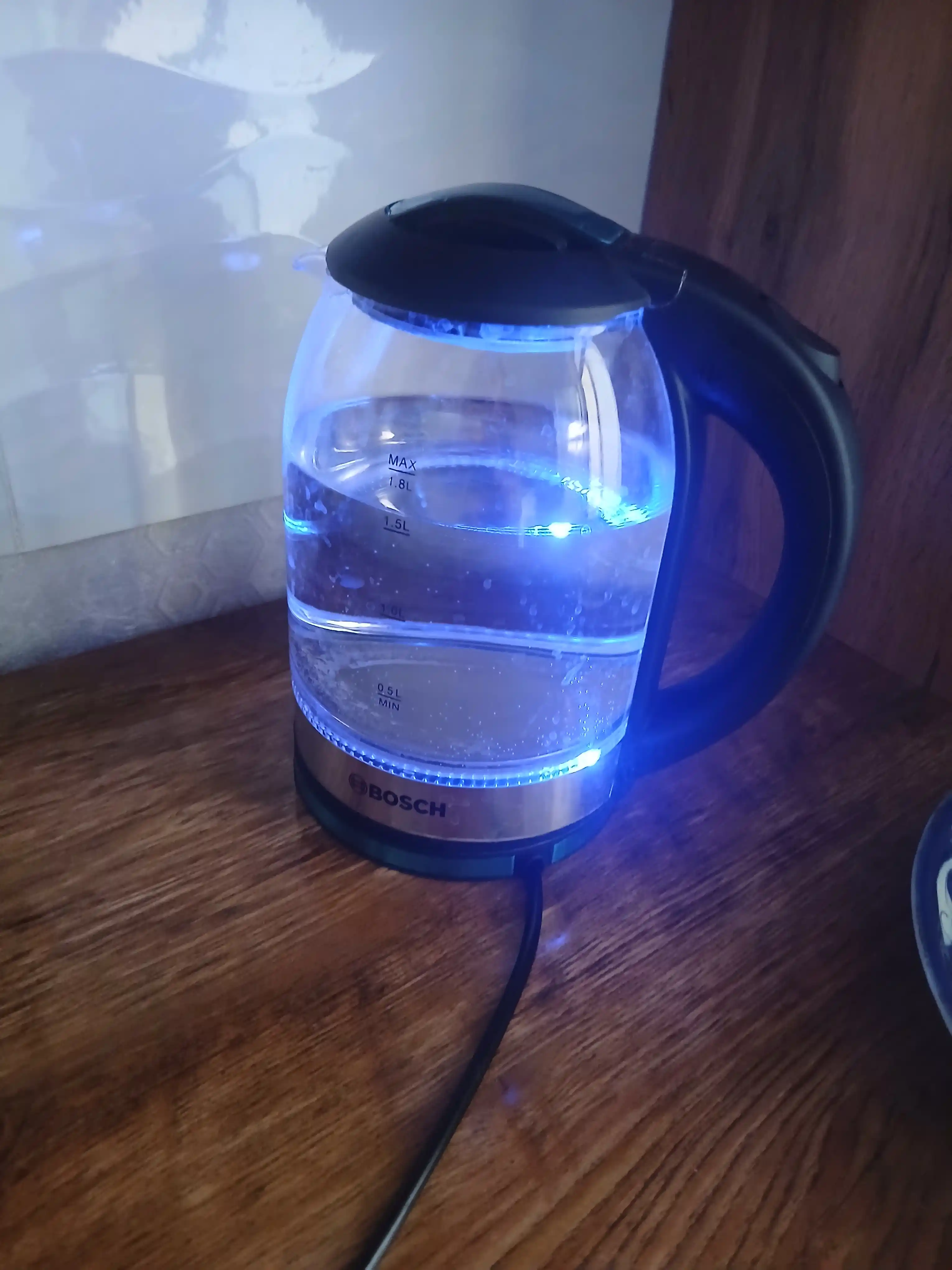 Электрический чайник BOSCH 2 L — LED подсветка, мощность 2000 Вт, немецкое качество