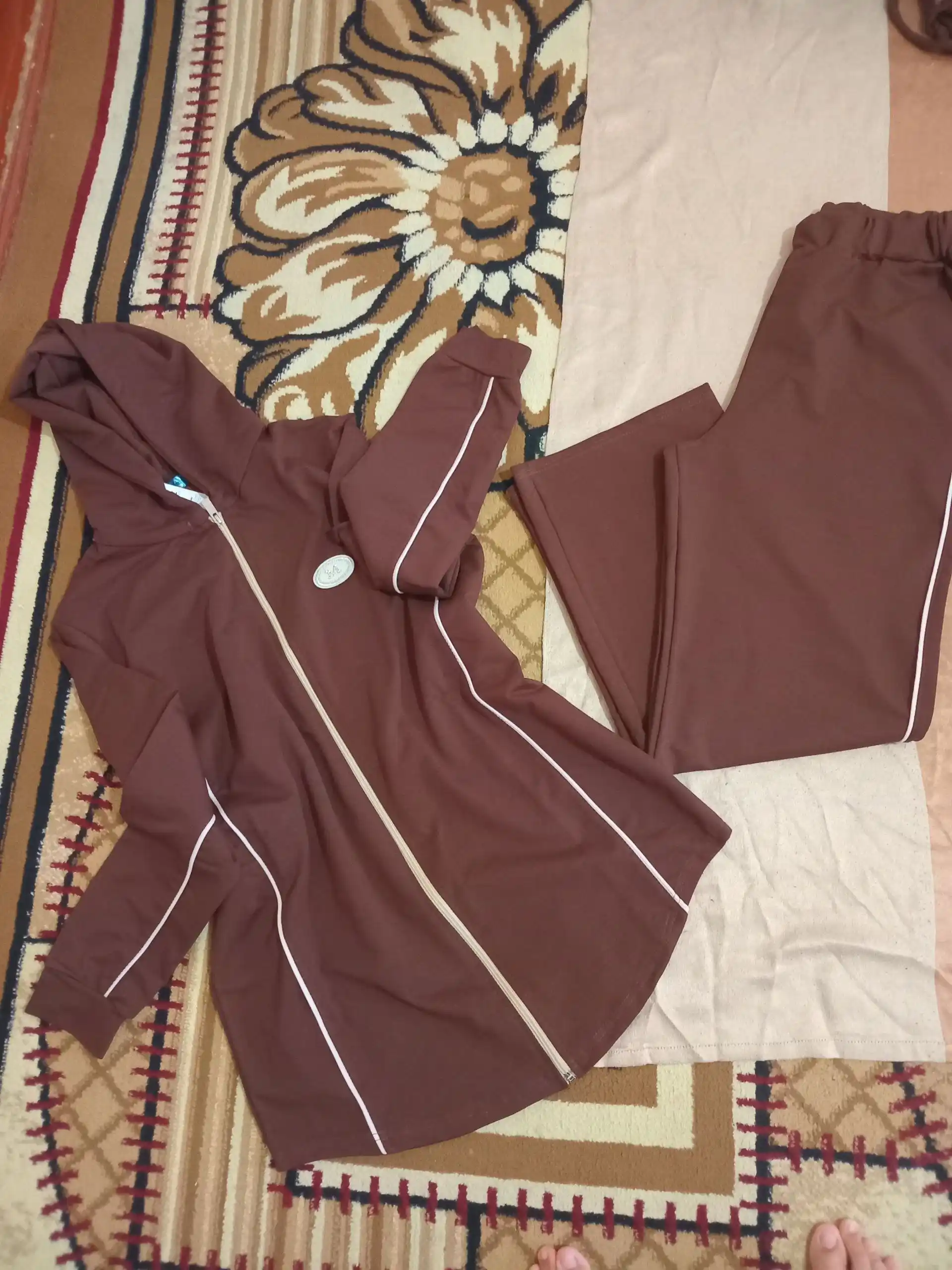 Ikki qismdan iborat ayollar sport juftligi