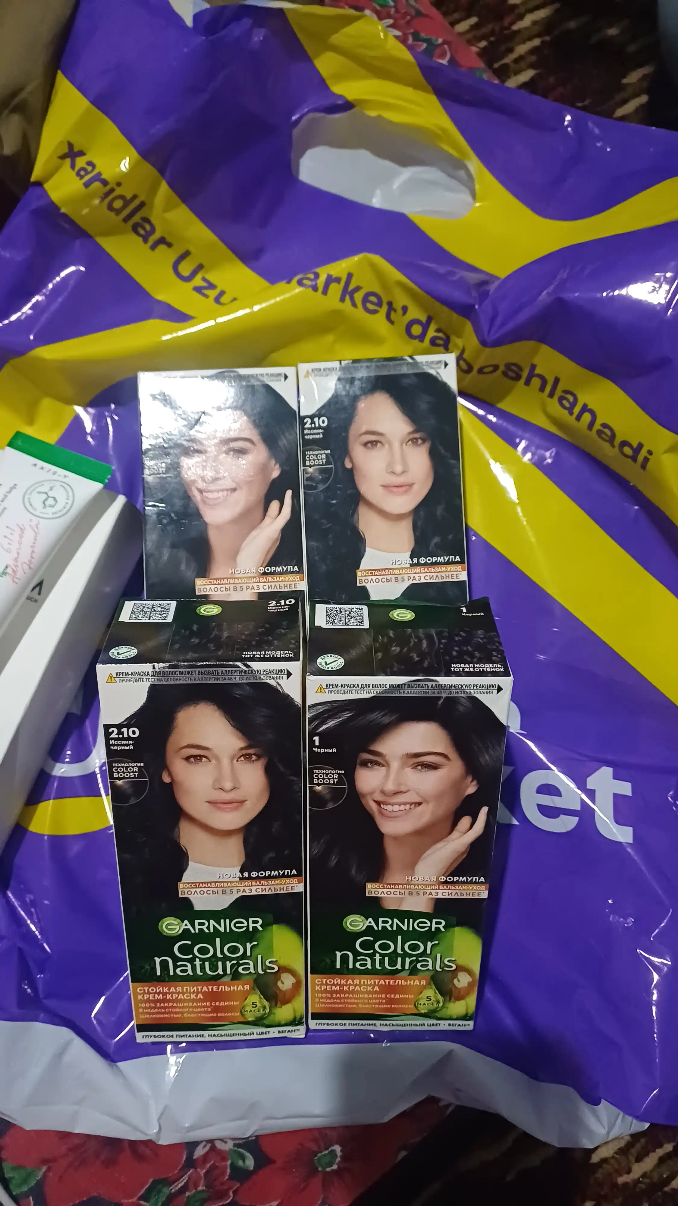 Garnier "Color Naturals" chidamli to‘yimli soch kremi bo‘yog‘i, 1 tus Qora.