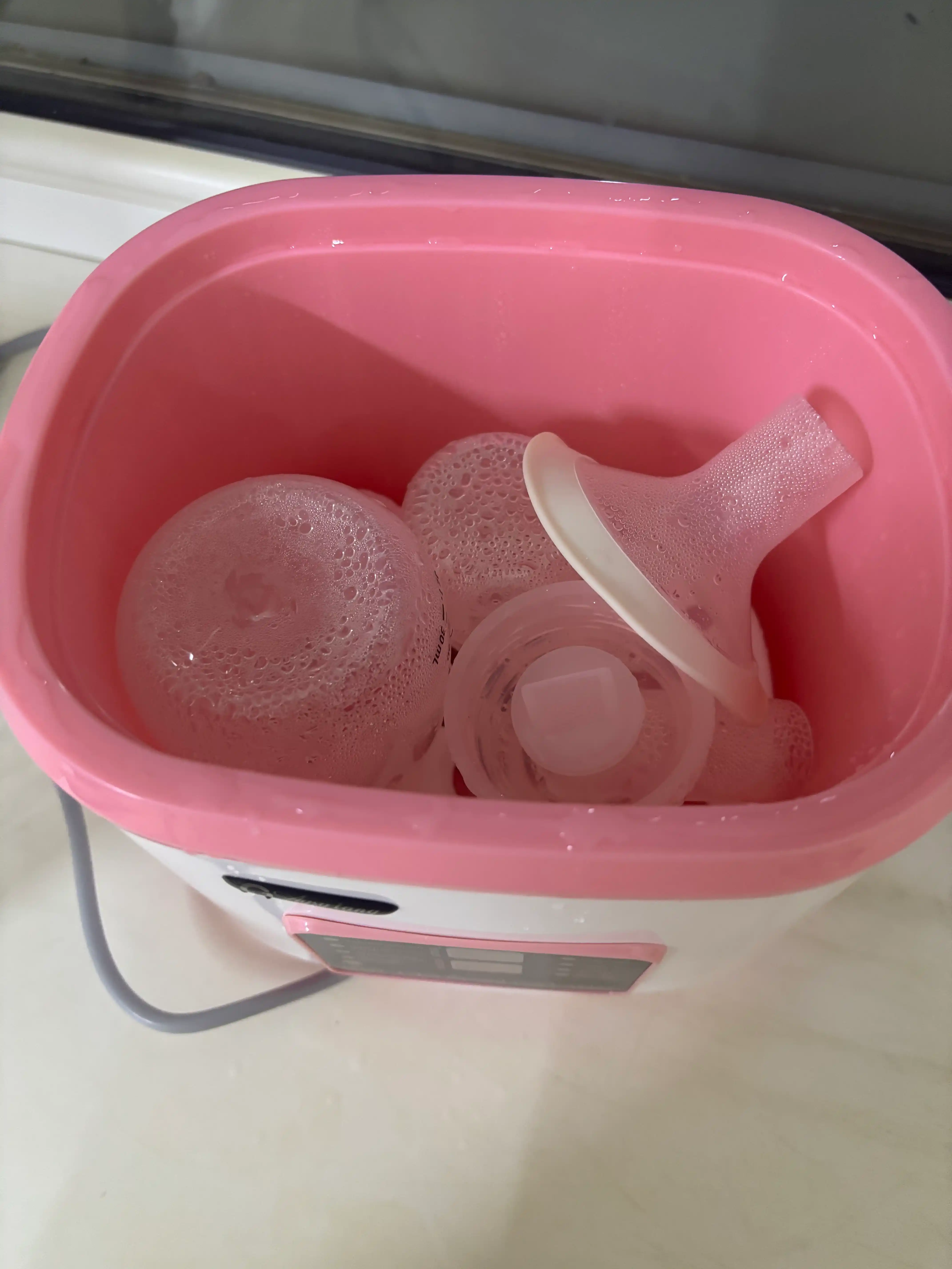 Isitkich va sterilizator chaqaloq idishlari uchun, 8 tasi 1 da, masofadan boshqaruv bilan