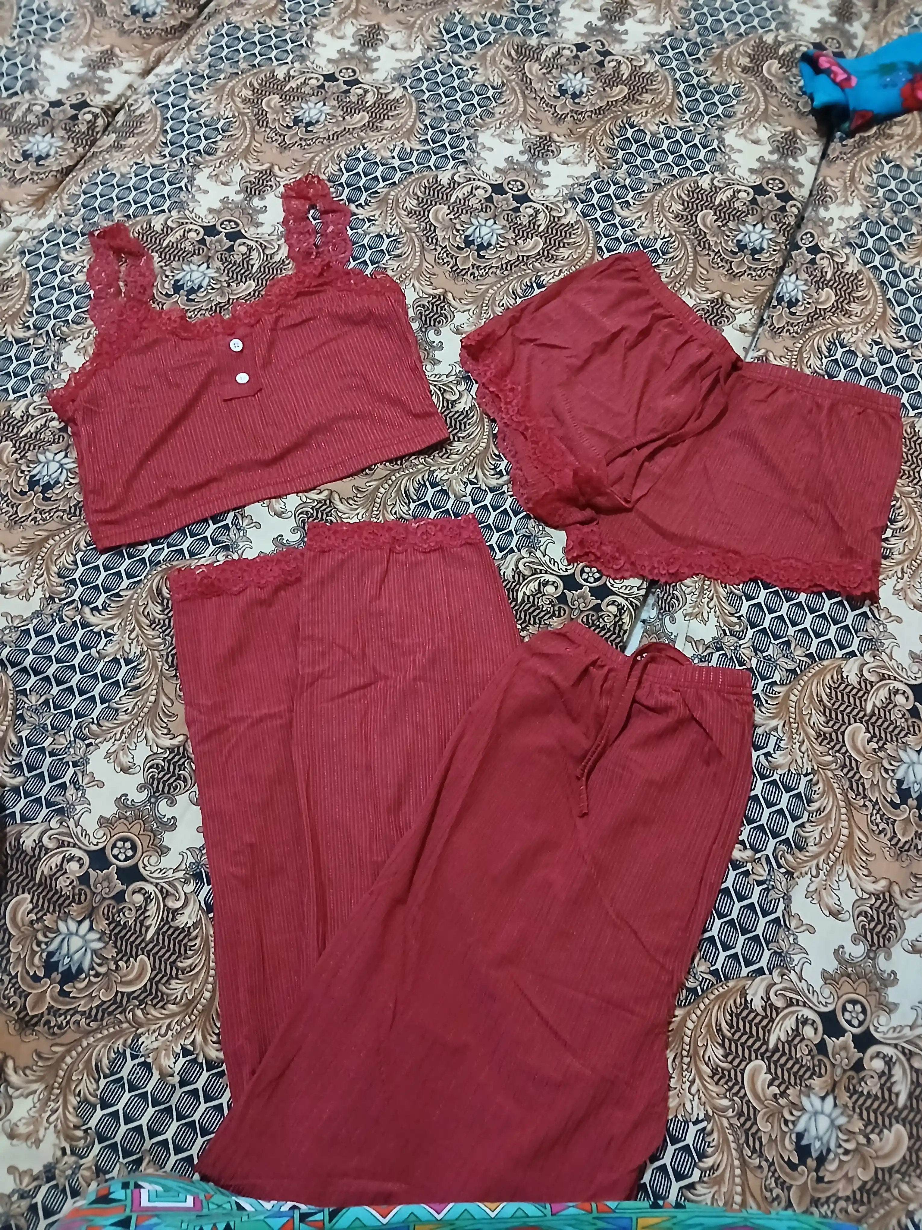 Pijama ayollar uchun 3x1, ayollar uy kiyimi to‘plami, gulli troyka – top, shim va shortik