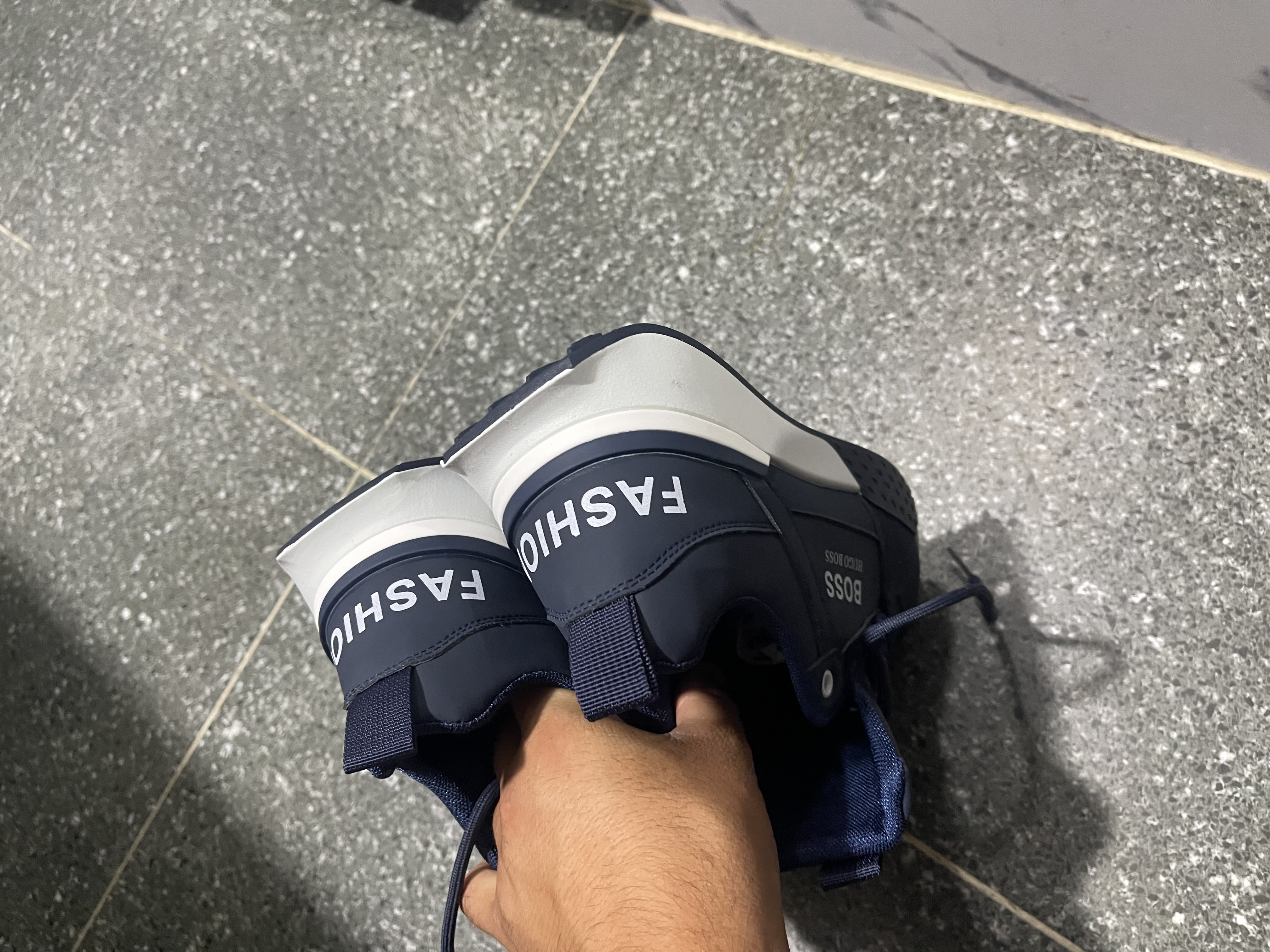 Erkaklar uchun sport krossovkalar - yengil, qulay, 40-44