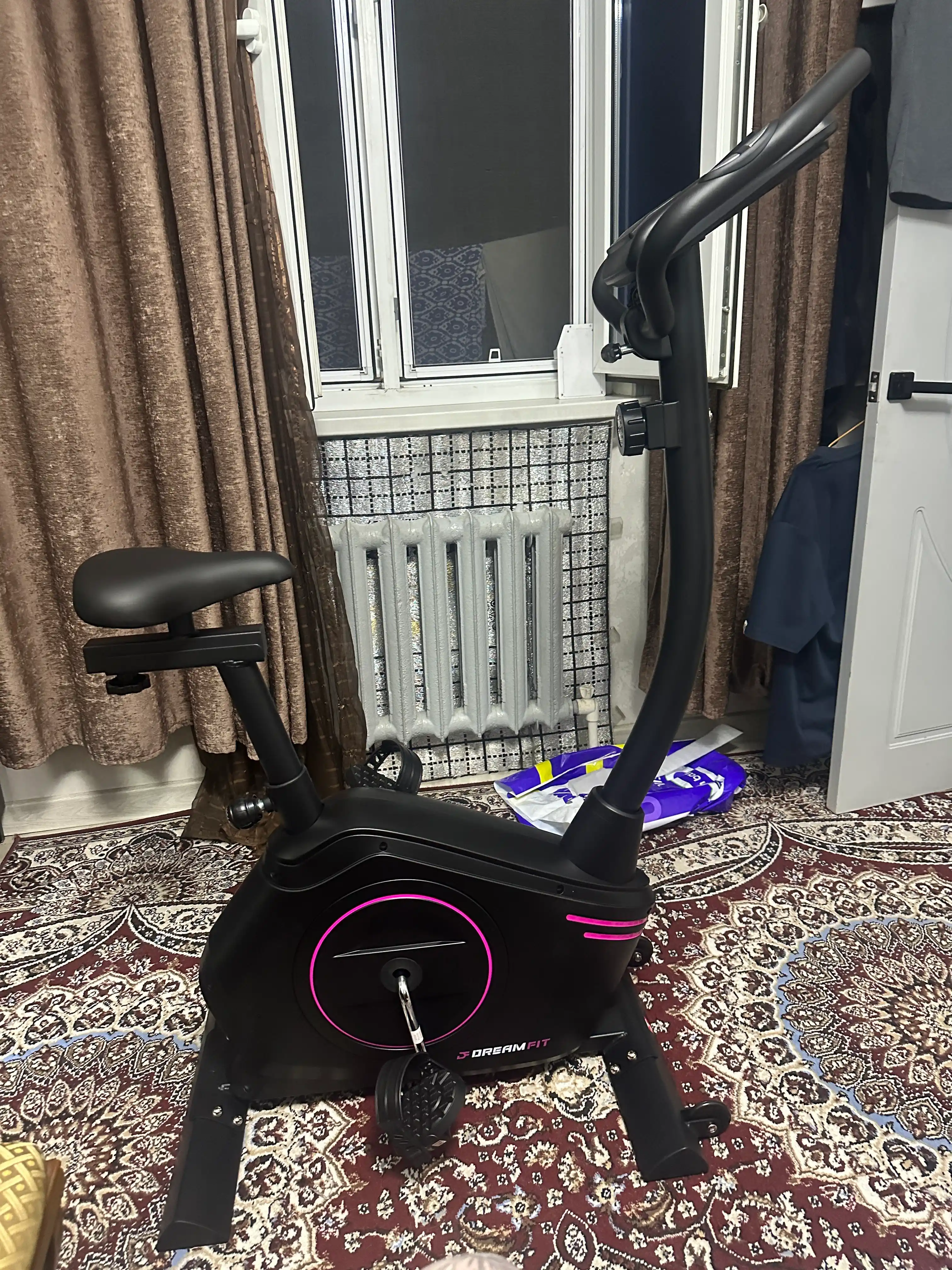 Велотренажер Dreamfit 122B-322B, для домашних кардиотренировок, 8 уровней нагрузки