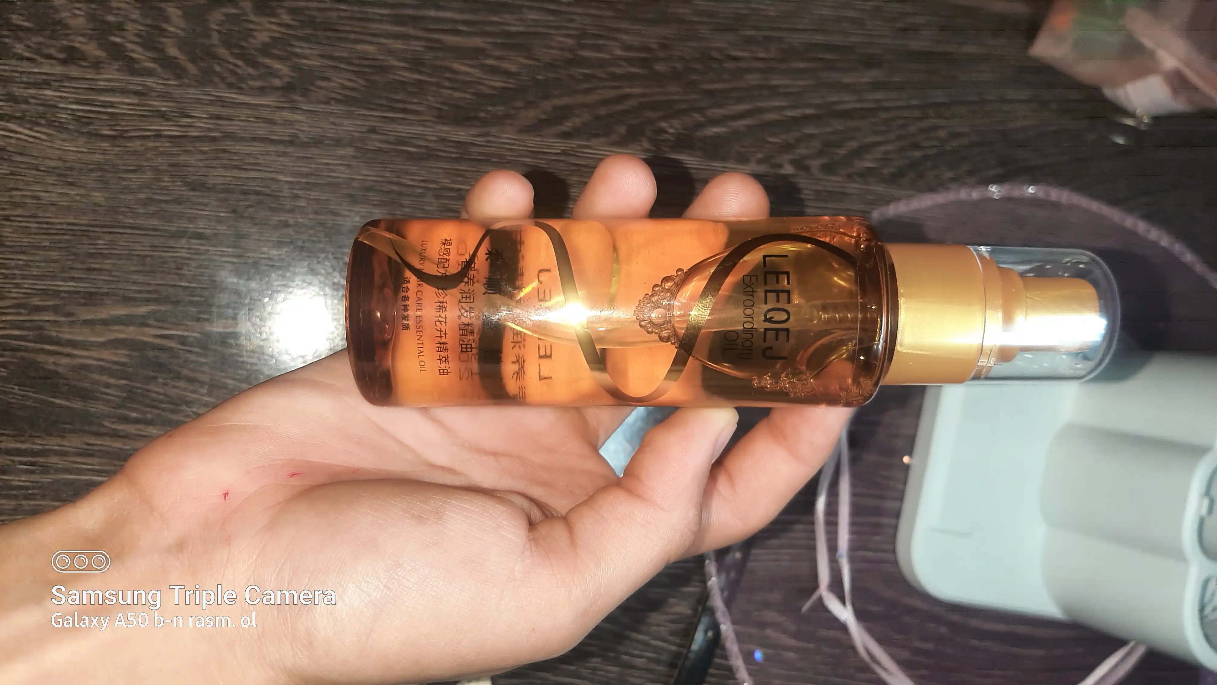 LEEQEJ Extraordinary Oil sochlar uchun sprey, 100 ml