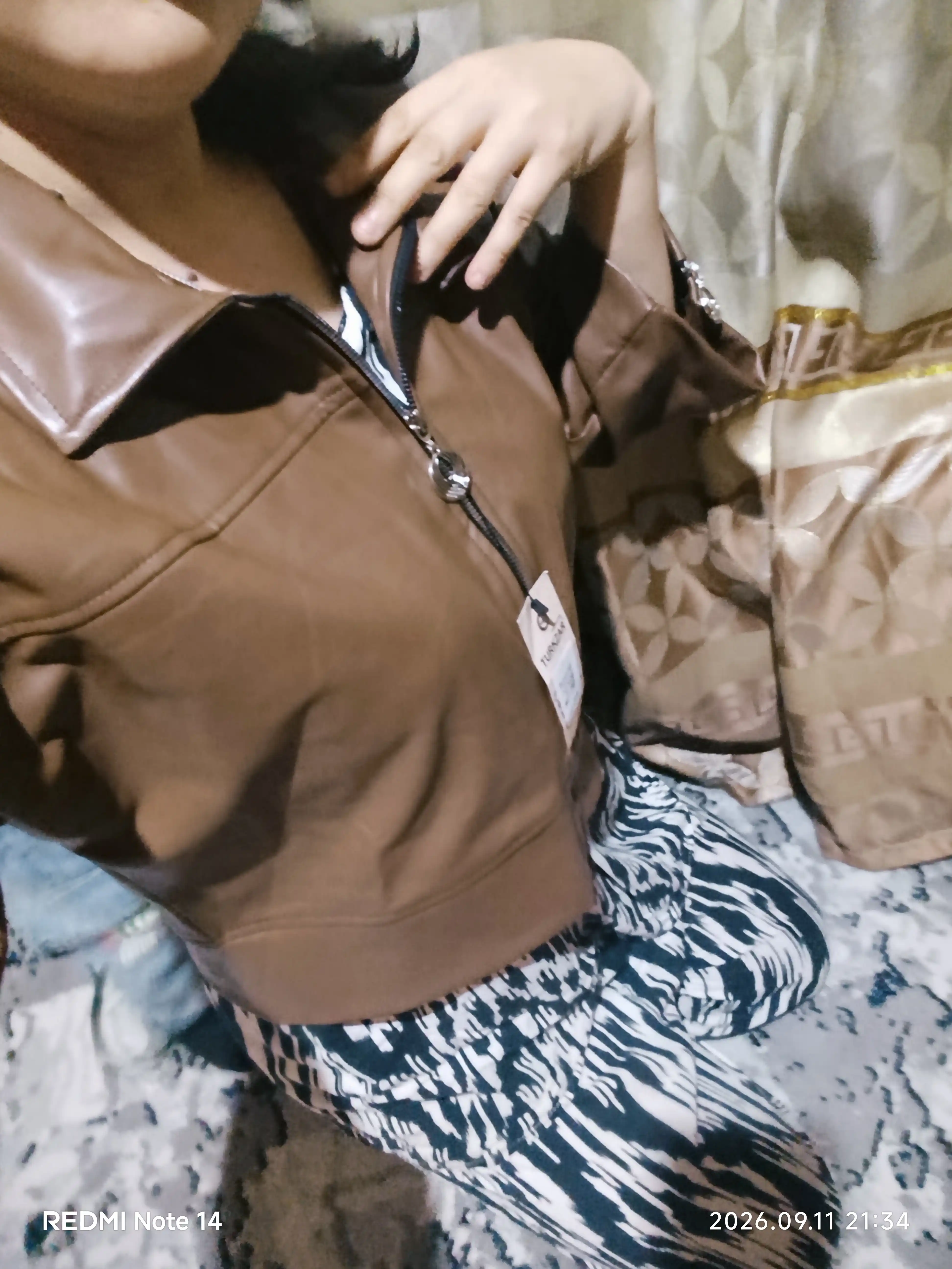 Charm kurtka, ayollar uchun, eko charm, zamonaviy model, ayollar kosuhasi