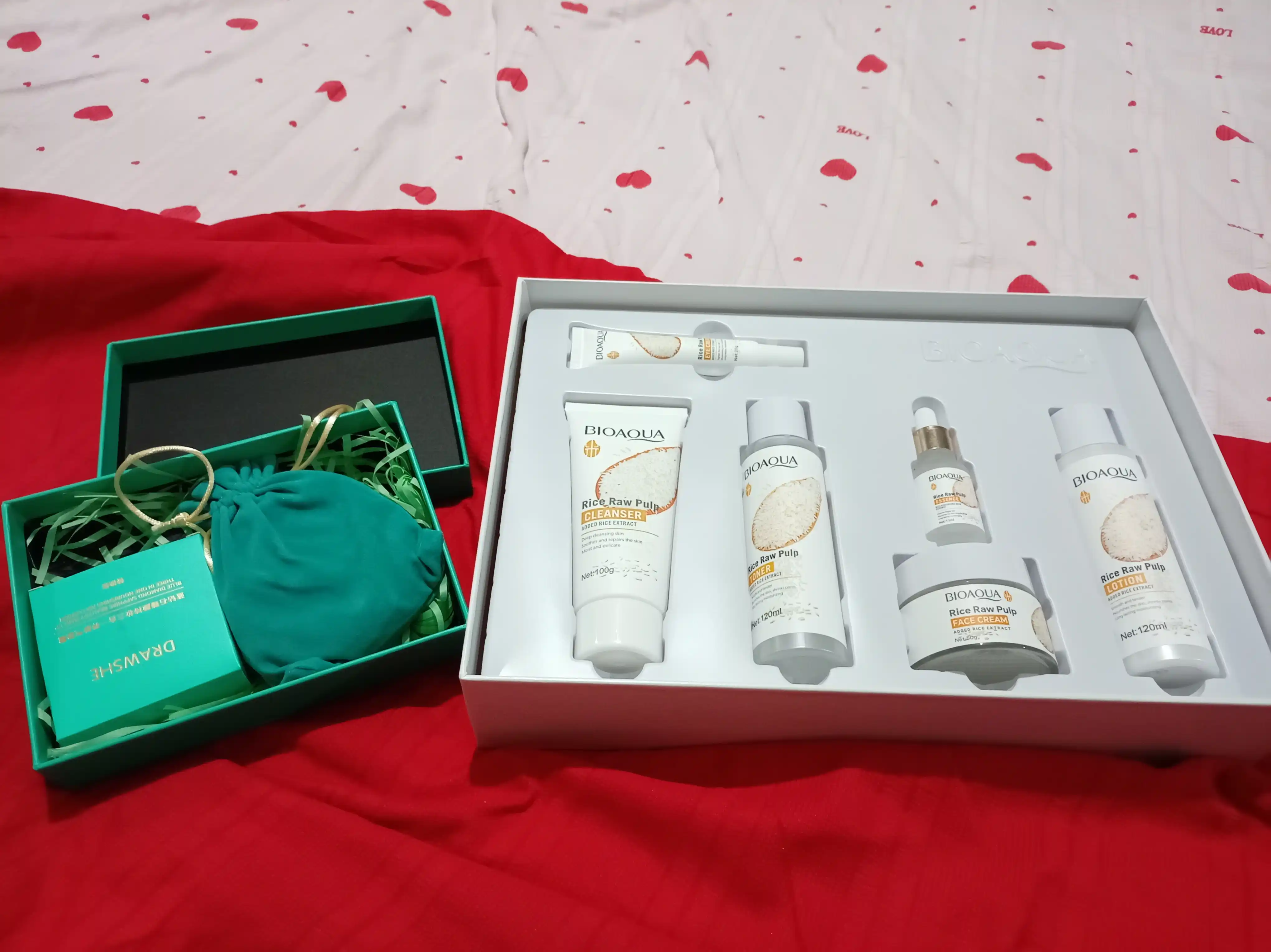 Kosmetik gubka, bitta g‘ilofda 4 dona, makiyaj uchun, yumshoq, tonal krem va upa uchun