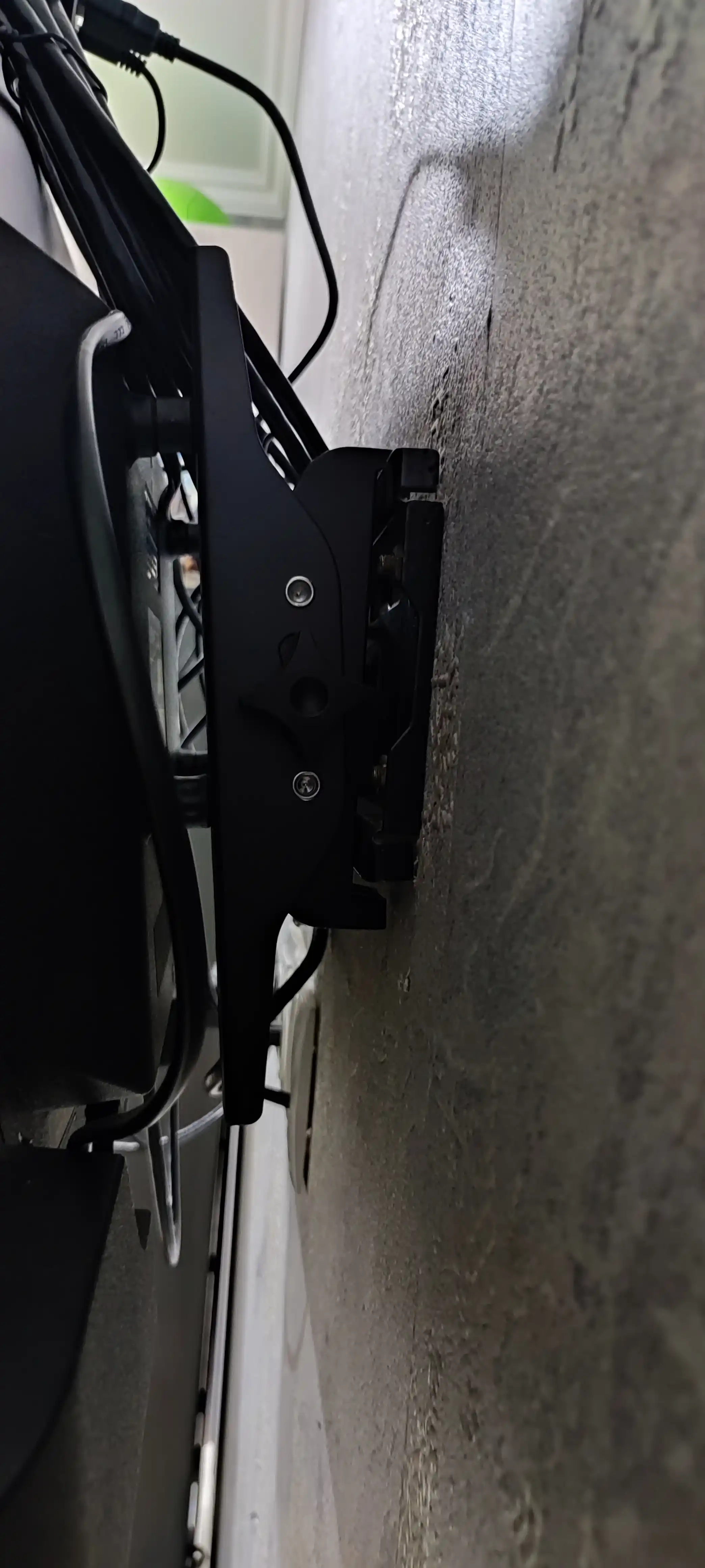 Televizor uchun devor kronshteyni iSmart – 14” dan 65” gacha, metall osma moslama