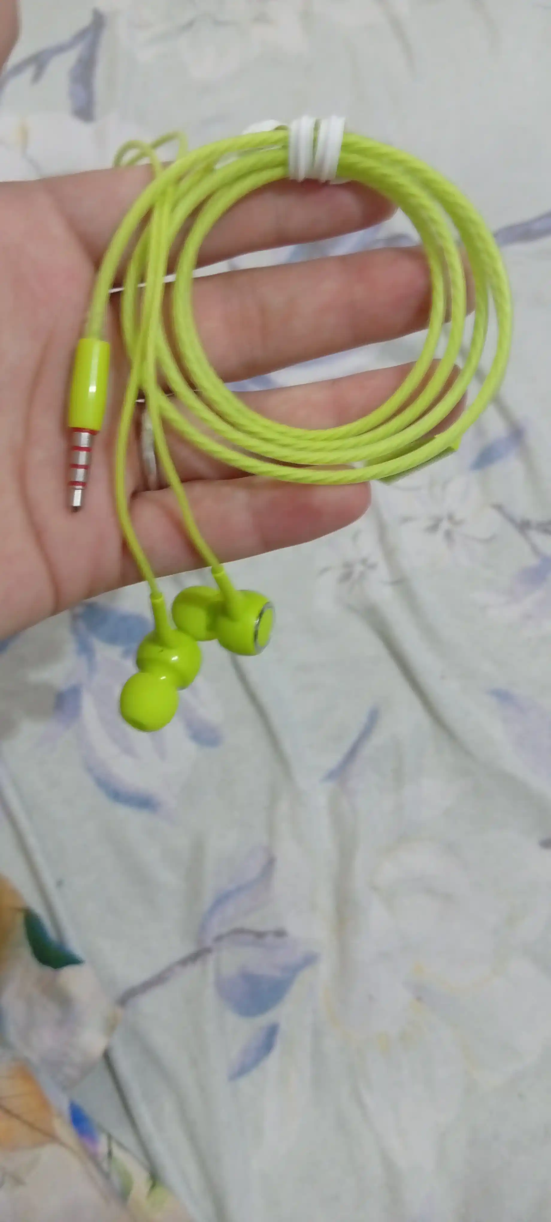 Simli quloqchin KIN K28, mikrofonli, 3.5mm jack, 10mm dinamik, 1.3m kabel