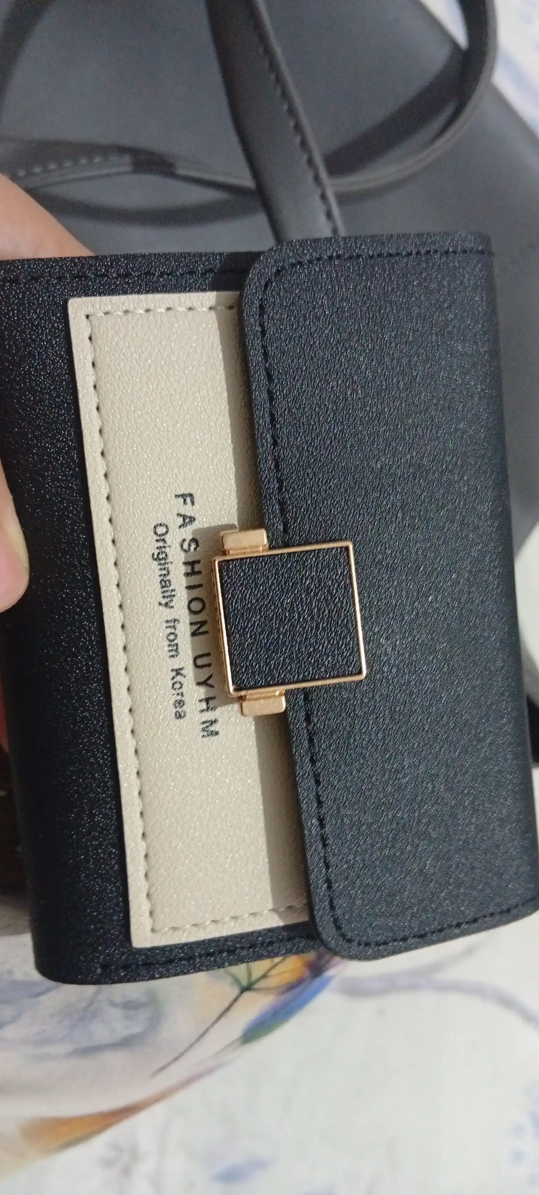 Ayollar hamyoni, tugmali qulfl, o‘lchami 11 sm x 9 sm