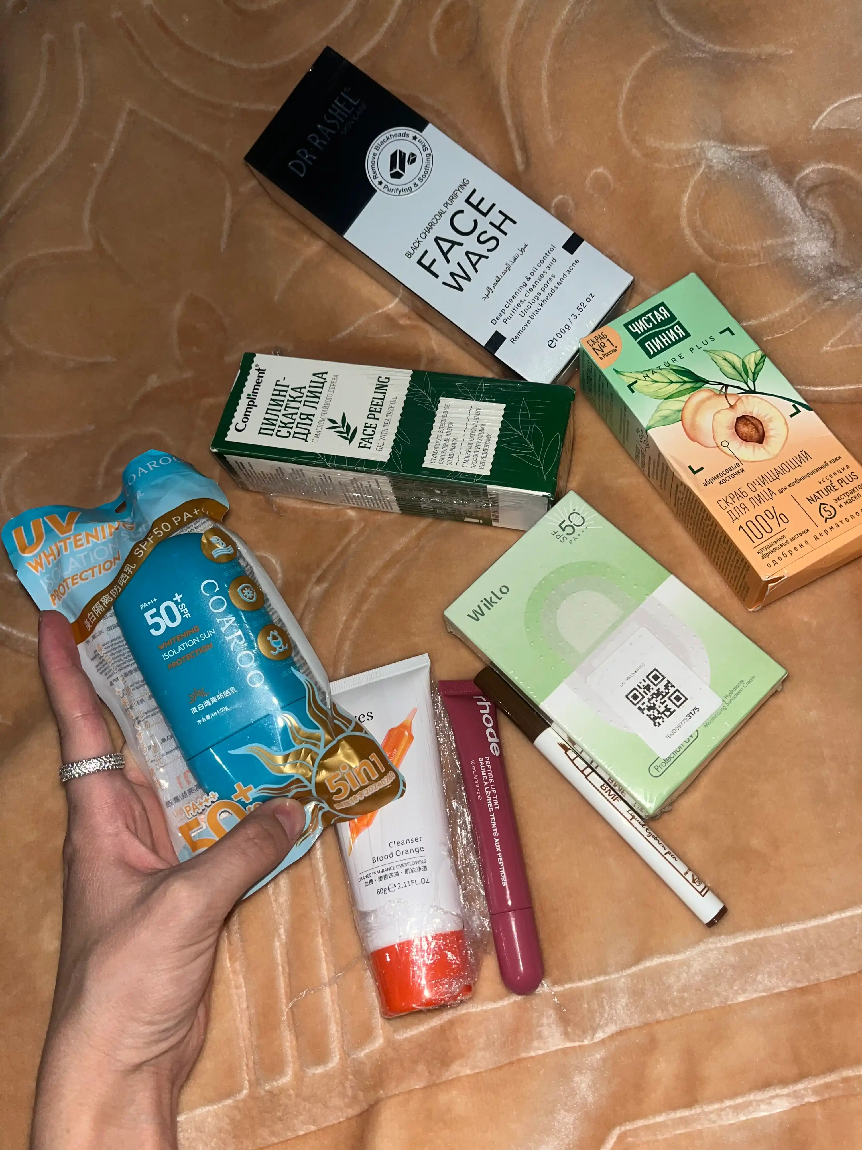 Yuz uchun SPF 50 namlantiruvchi quyoshdan himoyalovchi krem