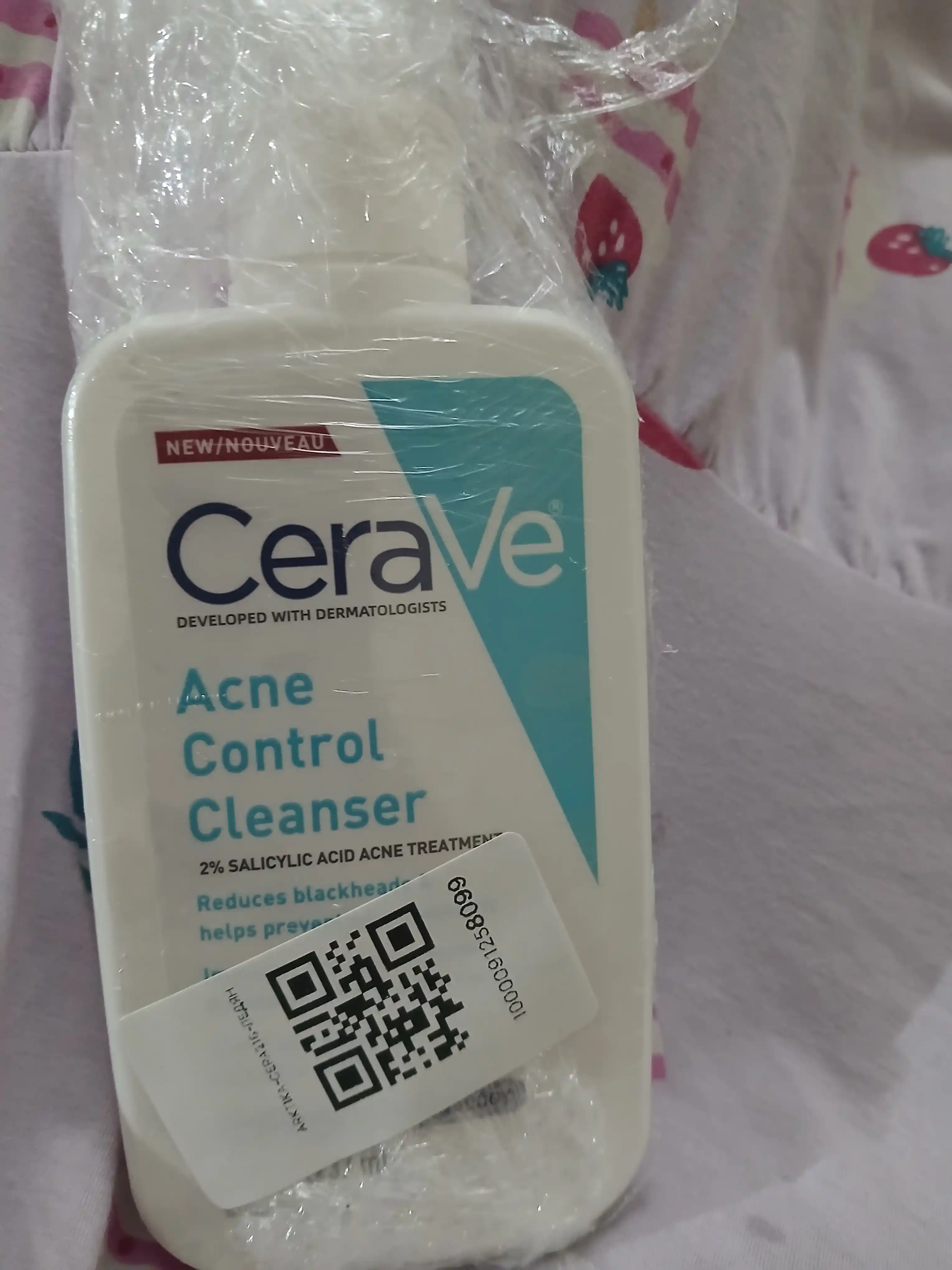 Yuz uchun CeraVe tozalovchi vositasi, ko‘pikli gel, barcha turdagi teri uchun, 236 ml