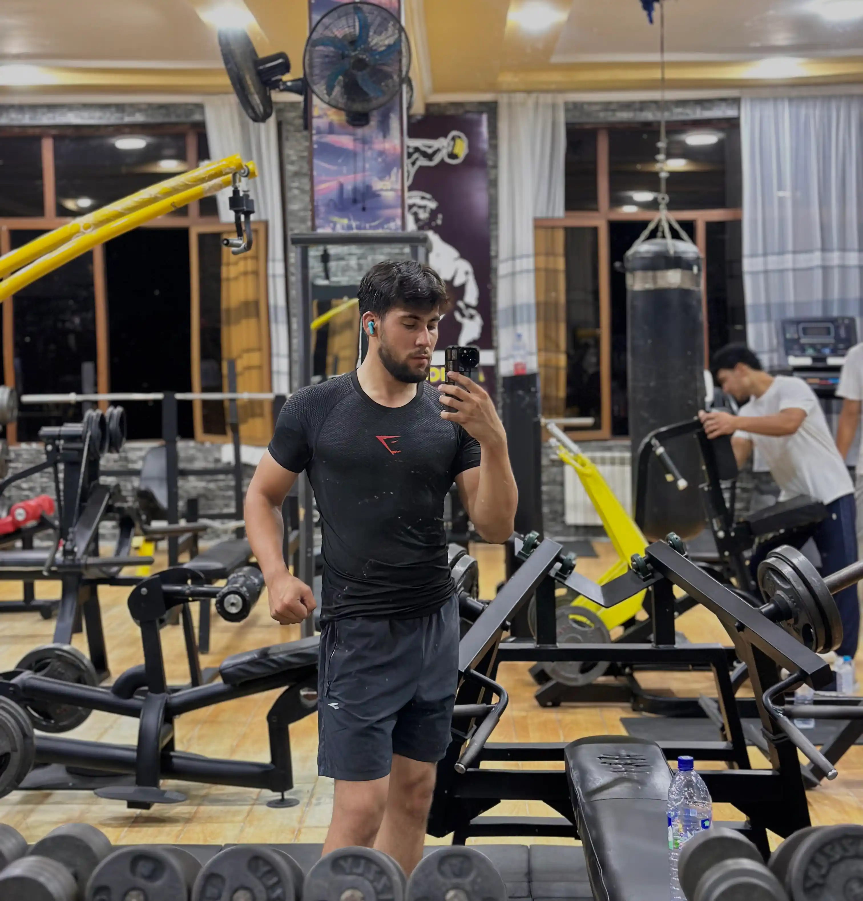 Gym Shark uslubidagi kompression futbolka - rashgard, sport, erkaklar uchun, fitnes uchun