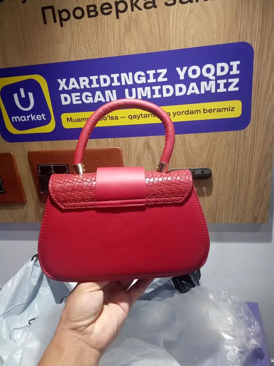 Ayollar charm sumkasi, yelkaga osiladigan va tutqichli aksessuar