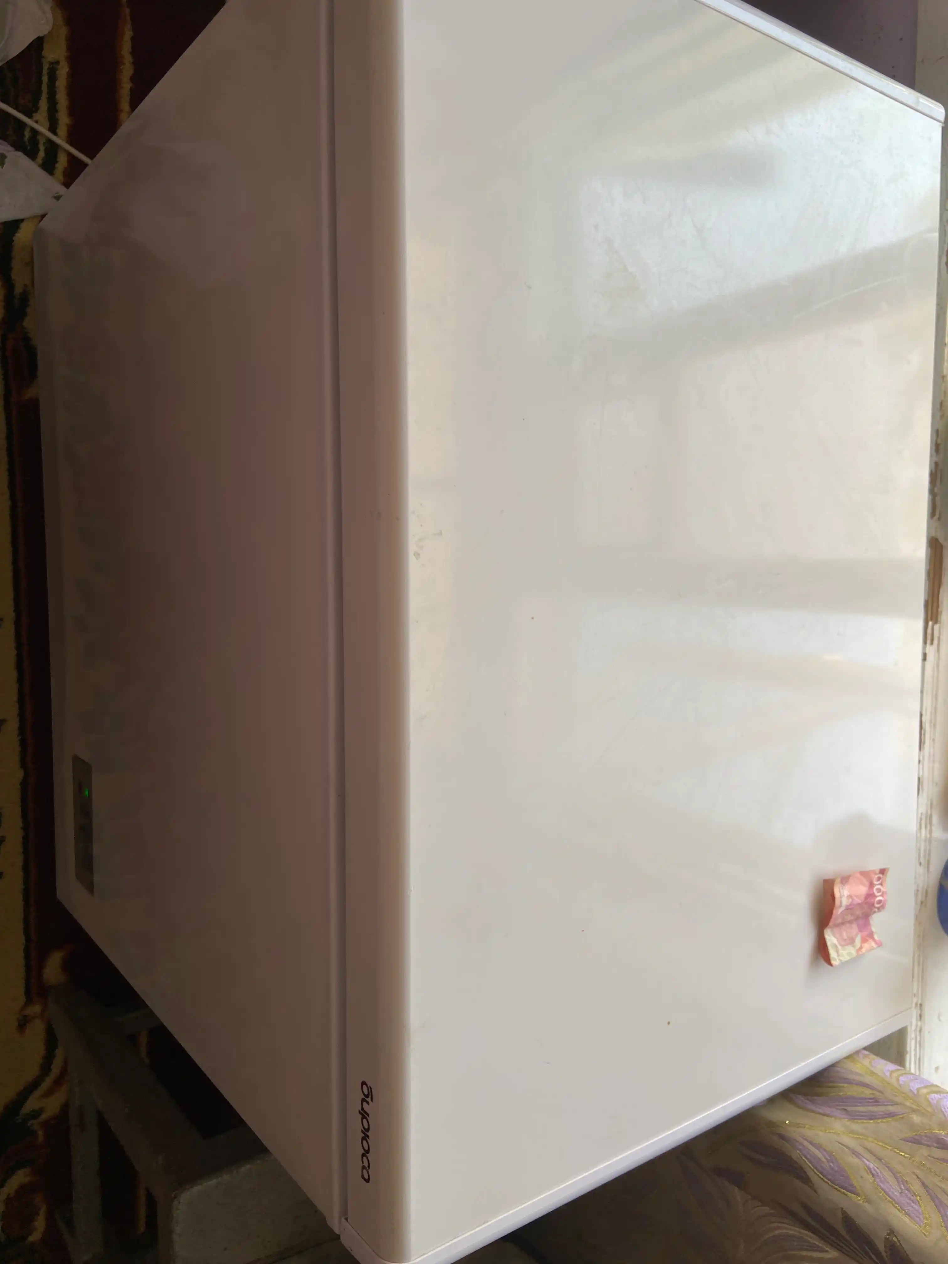 Biryusa 155KVS yopiq qopqoqli muzlatgich, hajmi 145 L, invertor kompressor