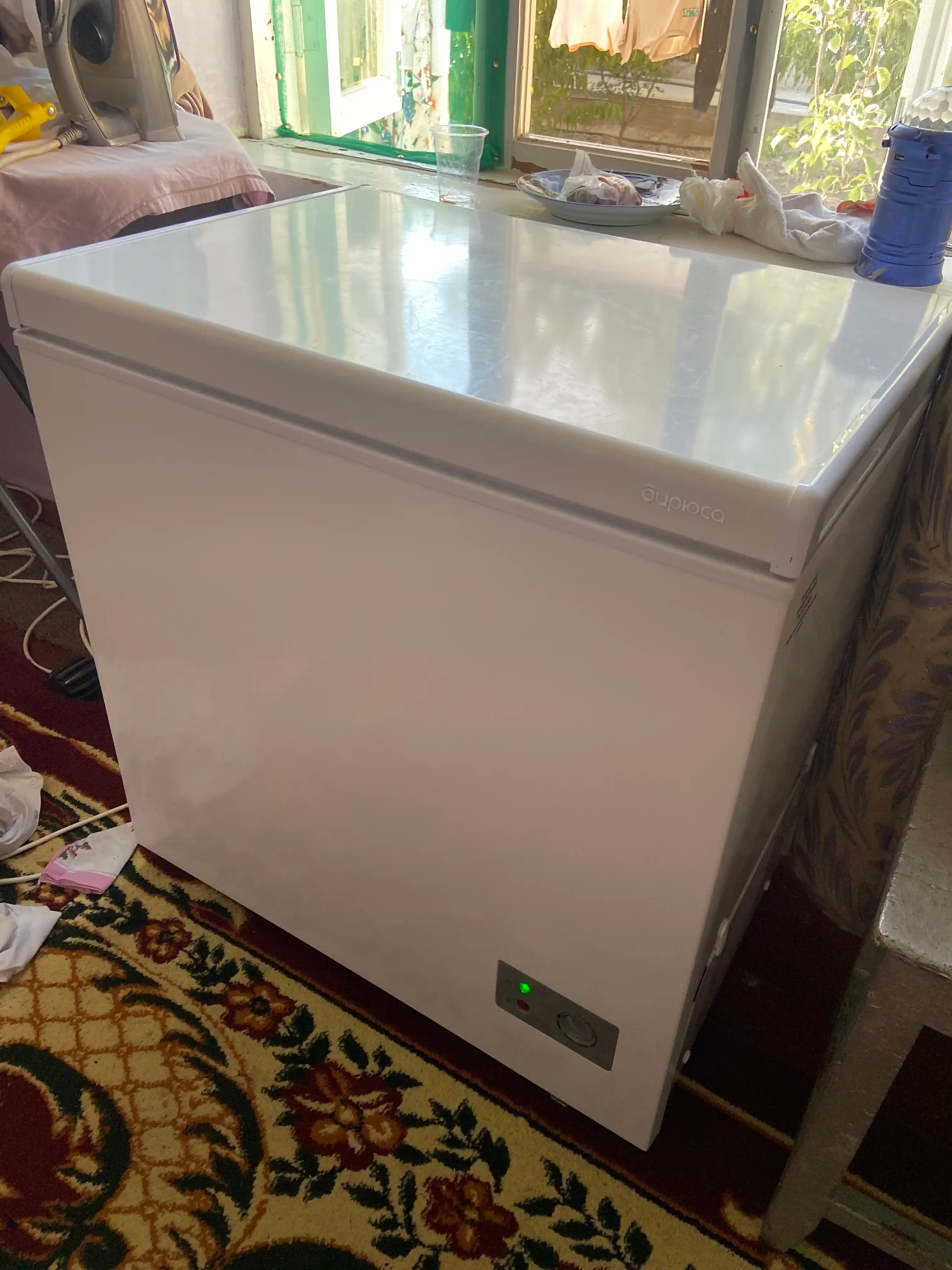 Biryusa 155KVS yopiq qopqoqli muzlatgich, hajmi 145 L, invertor kompressor