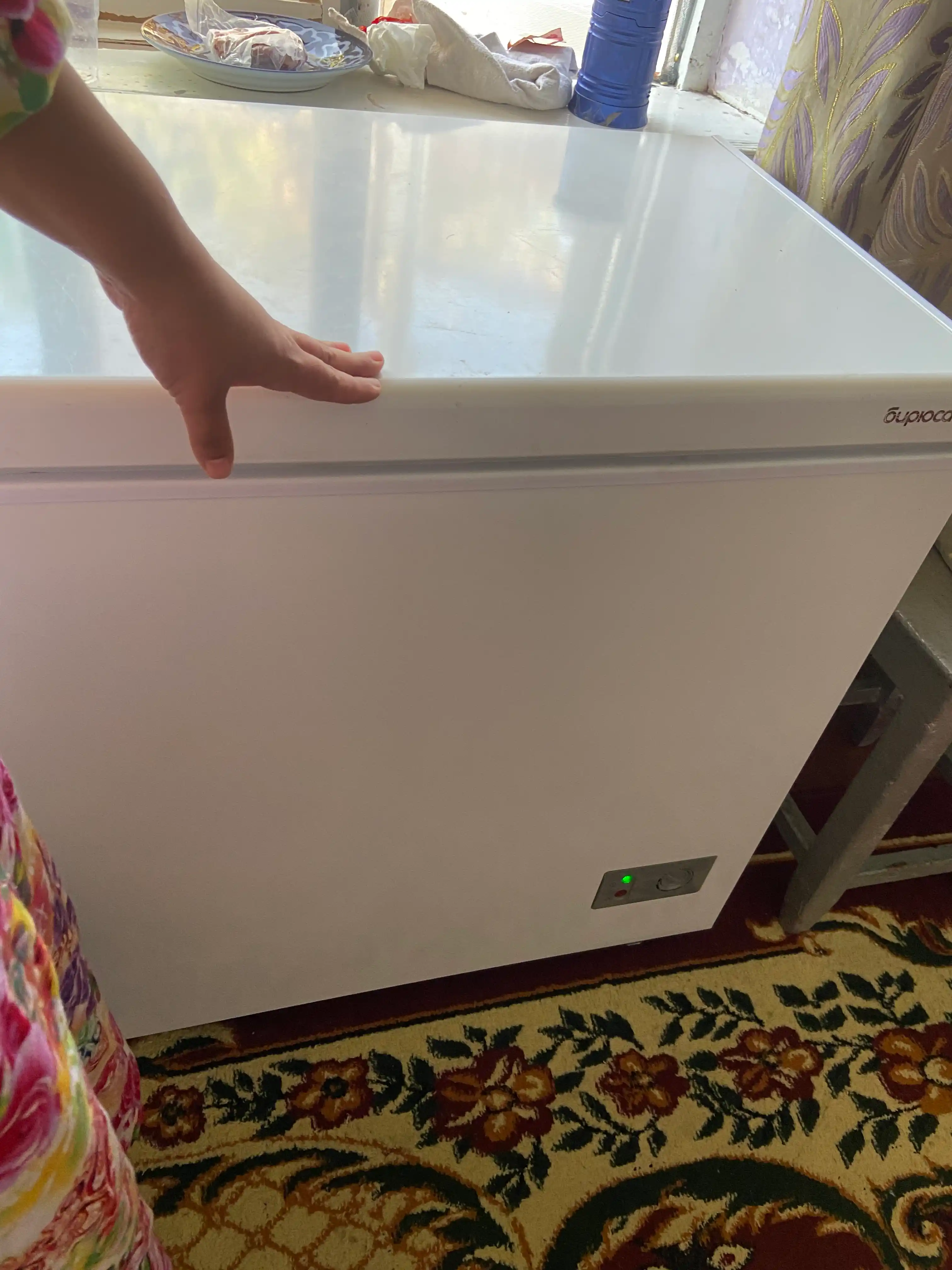 Biryusa 155KVS yopiq qopqoqli muzlatgich, hajmi 145 L, invertor kompressor