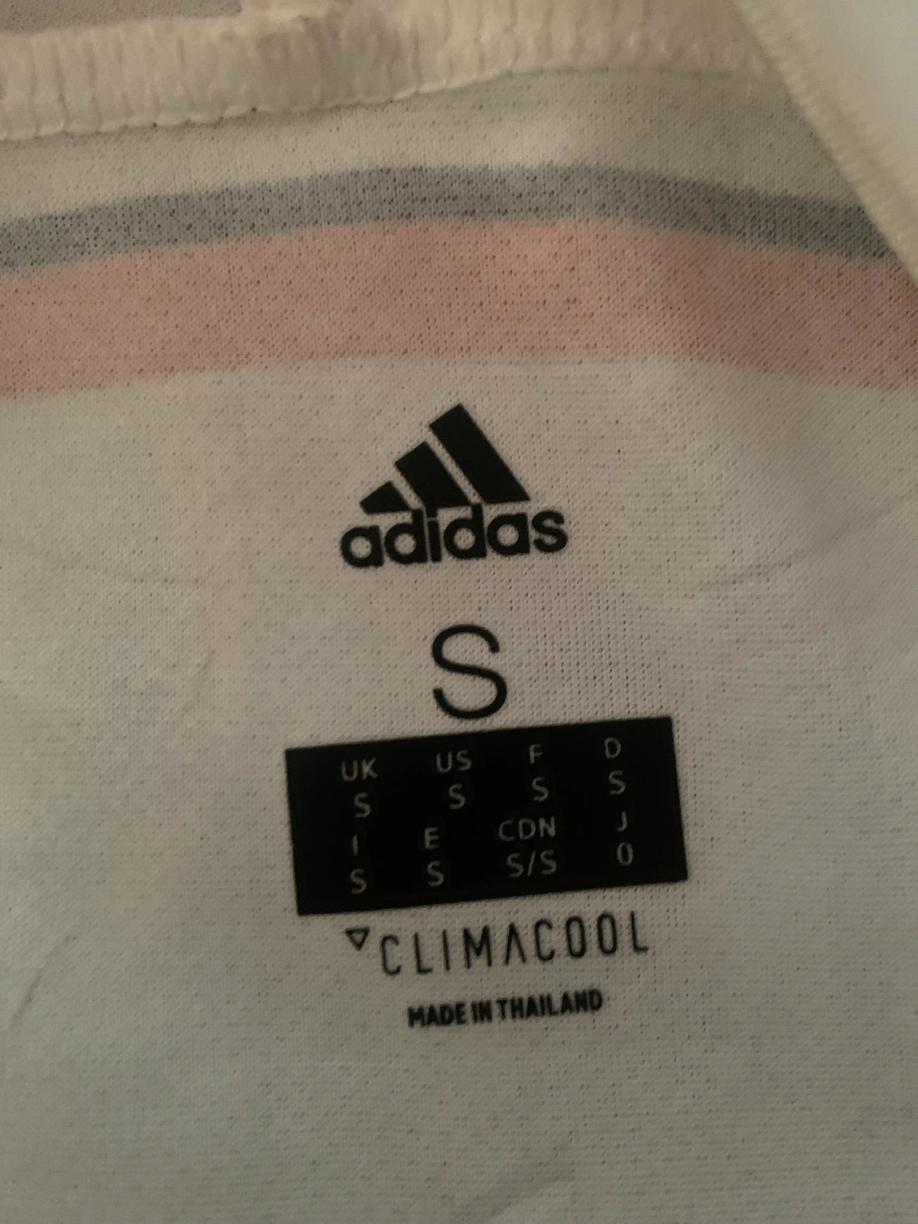 Milanning retro futbol formasi