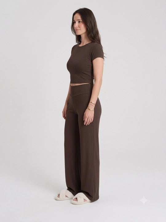 Ayollar Oversize shokolad rangli kostyum