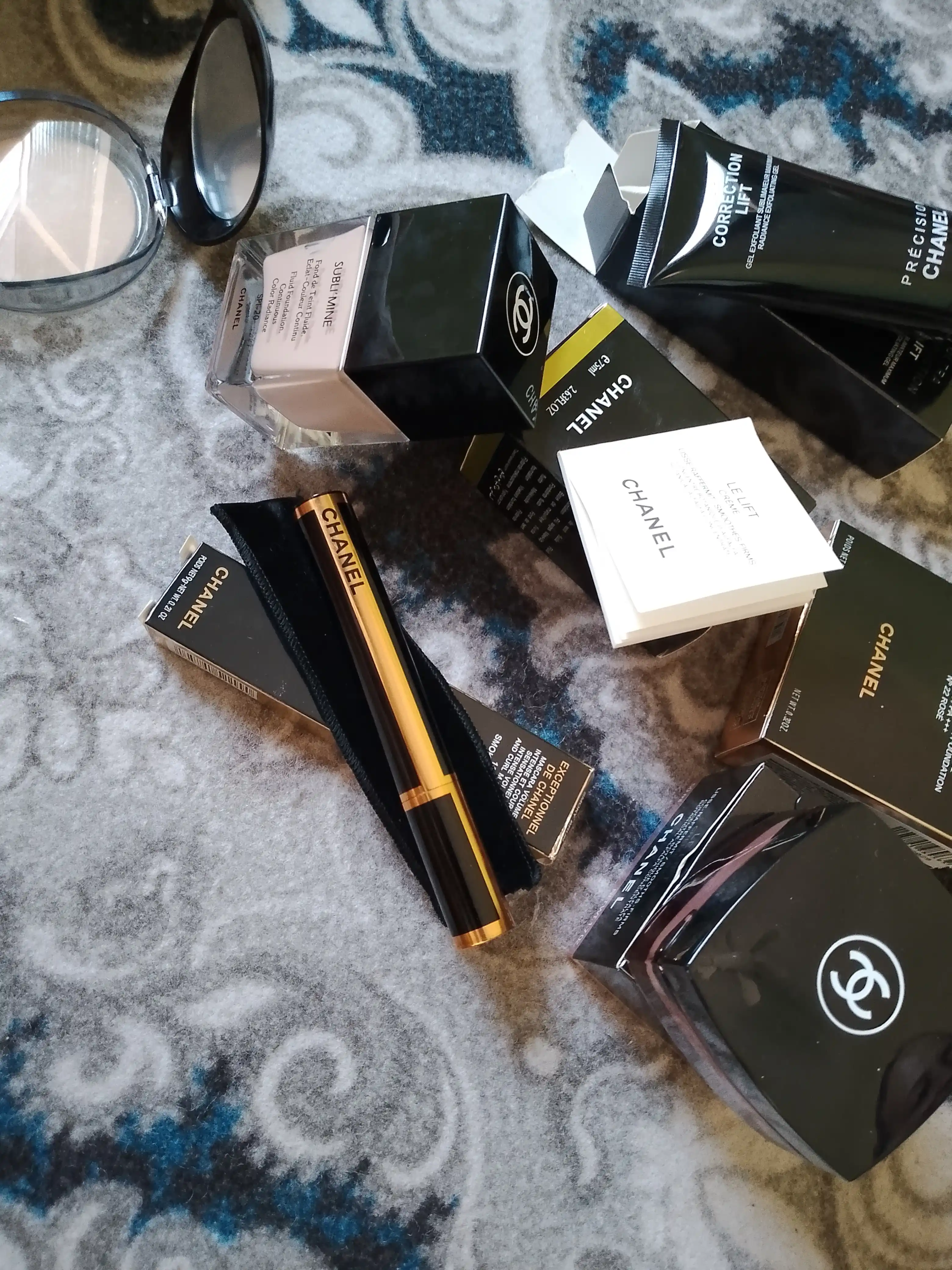 Chanel kosmetika nabor / ayollar uchun sovg'a / make up set / pudra / krem / tush / piling
